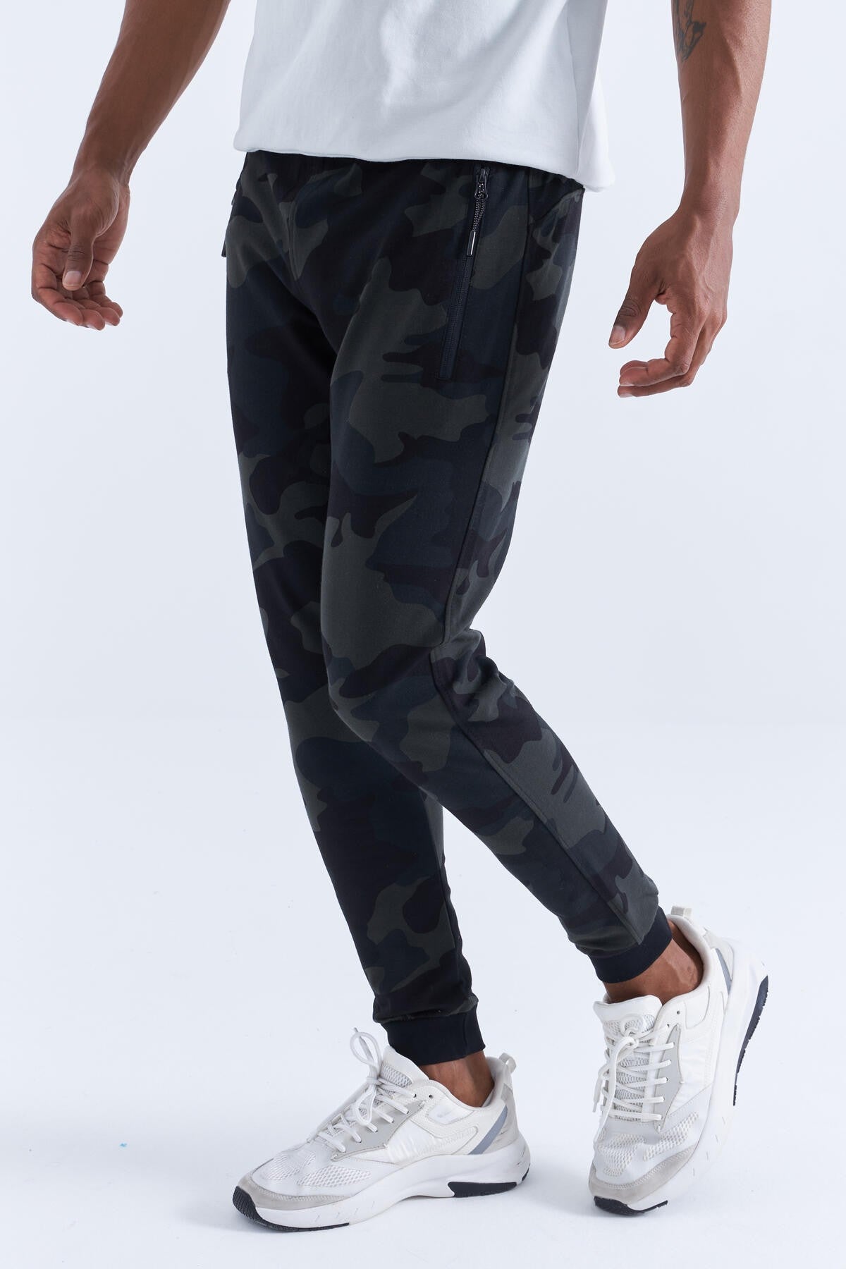 Black Shadow Camouflage Pattern Slim Fit Jogger Men's Tracksuit Bottom - 84754
