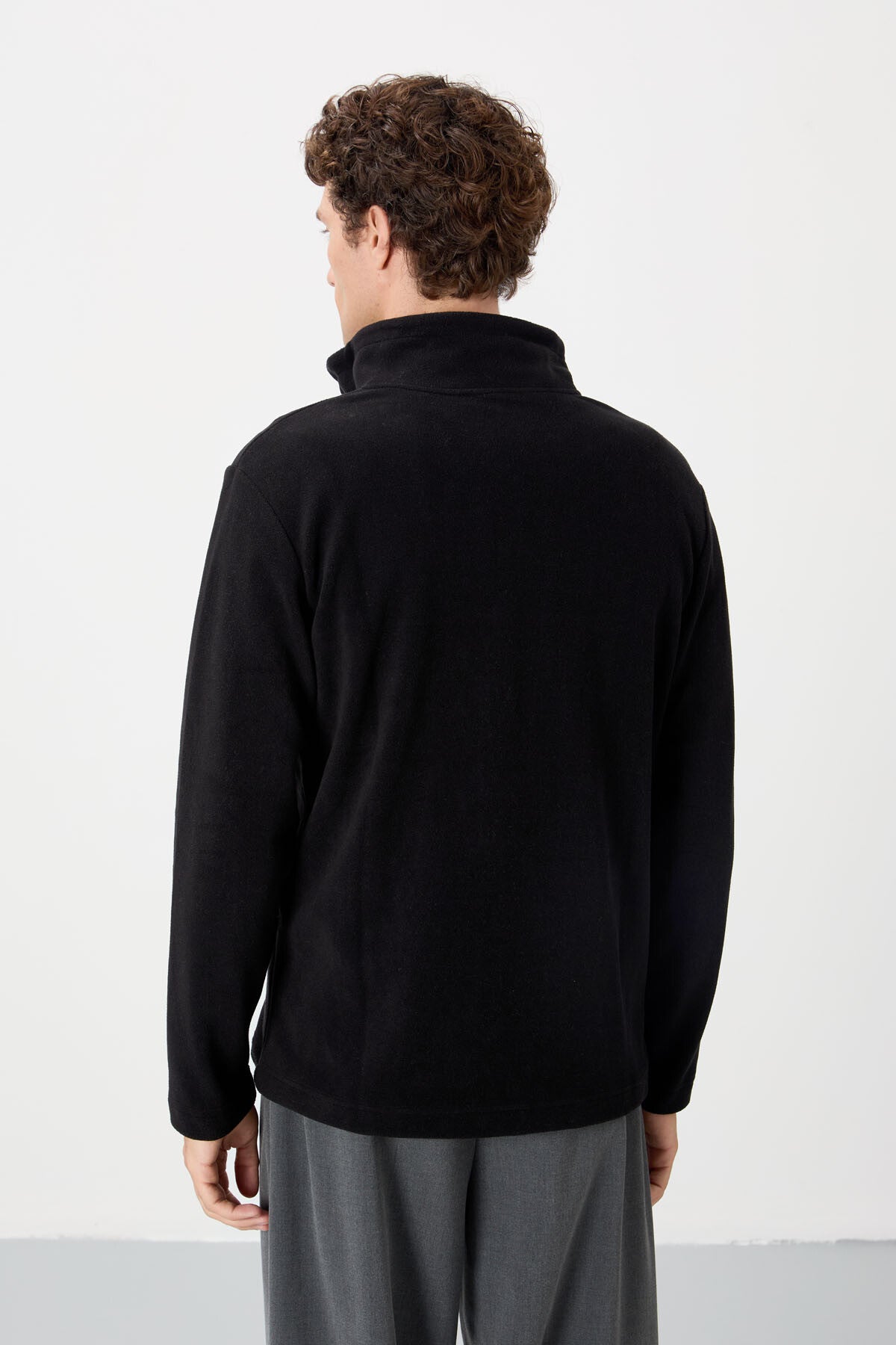 Hardy Black Standard Mold Polar Men's Sweatshirt - 88299
