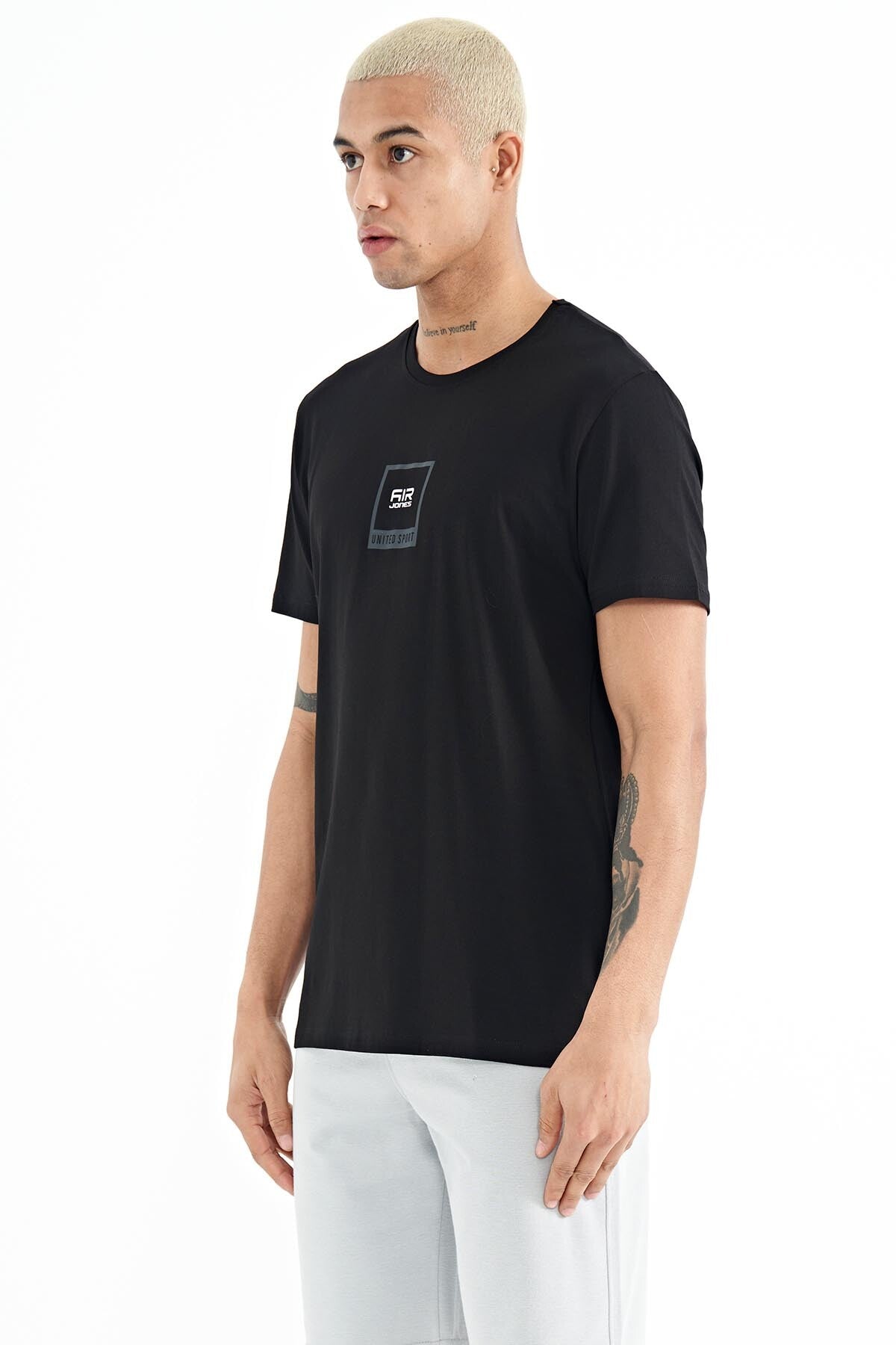 Adney Black O Collar Men's T-Shirt - 88230