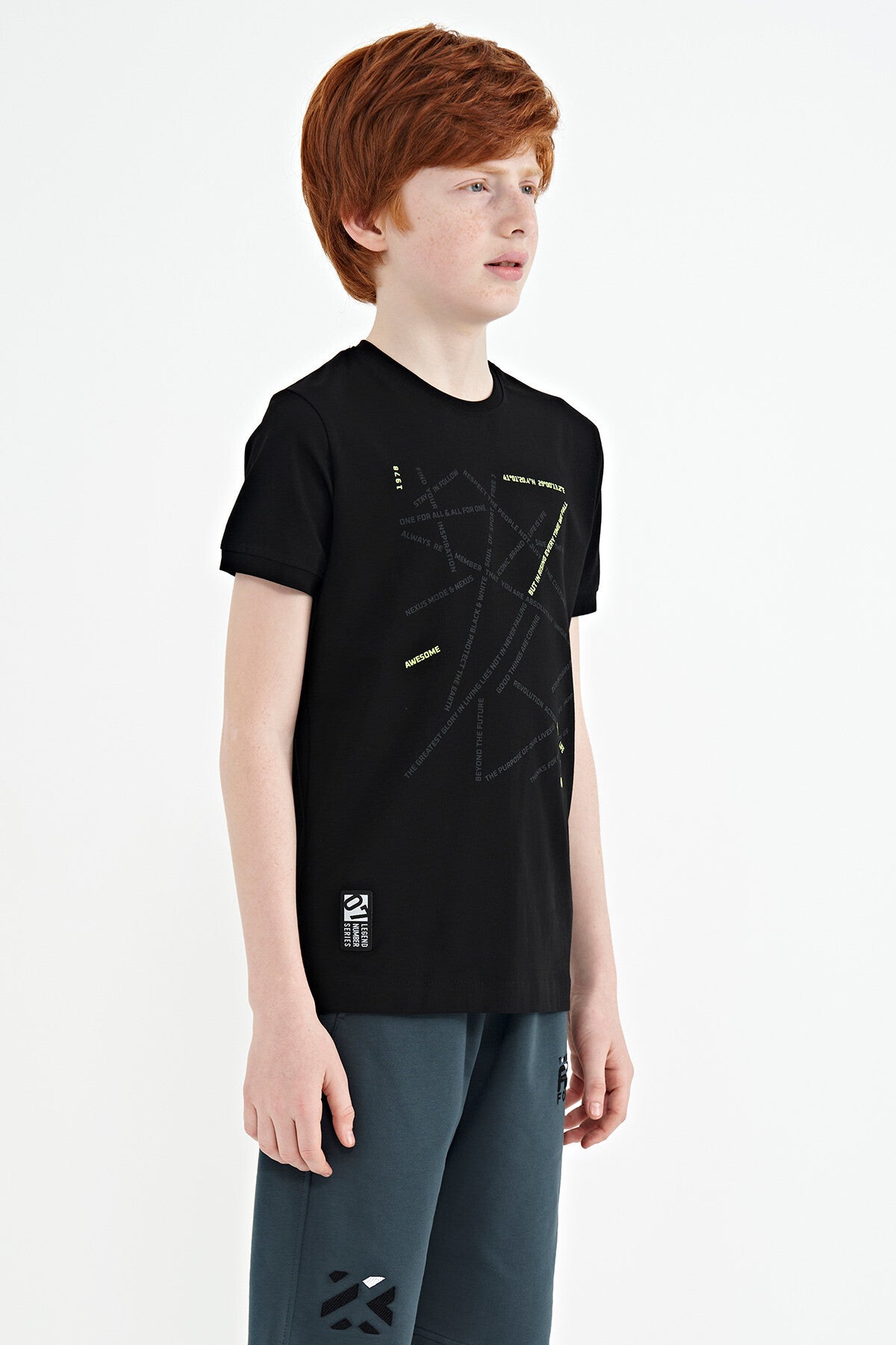Black Minimal Print Standard Fit O Neck Boy's T-Shirt - 11132