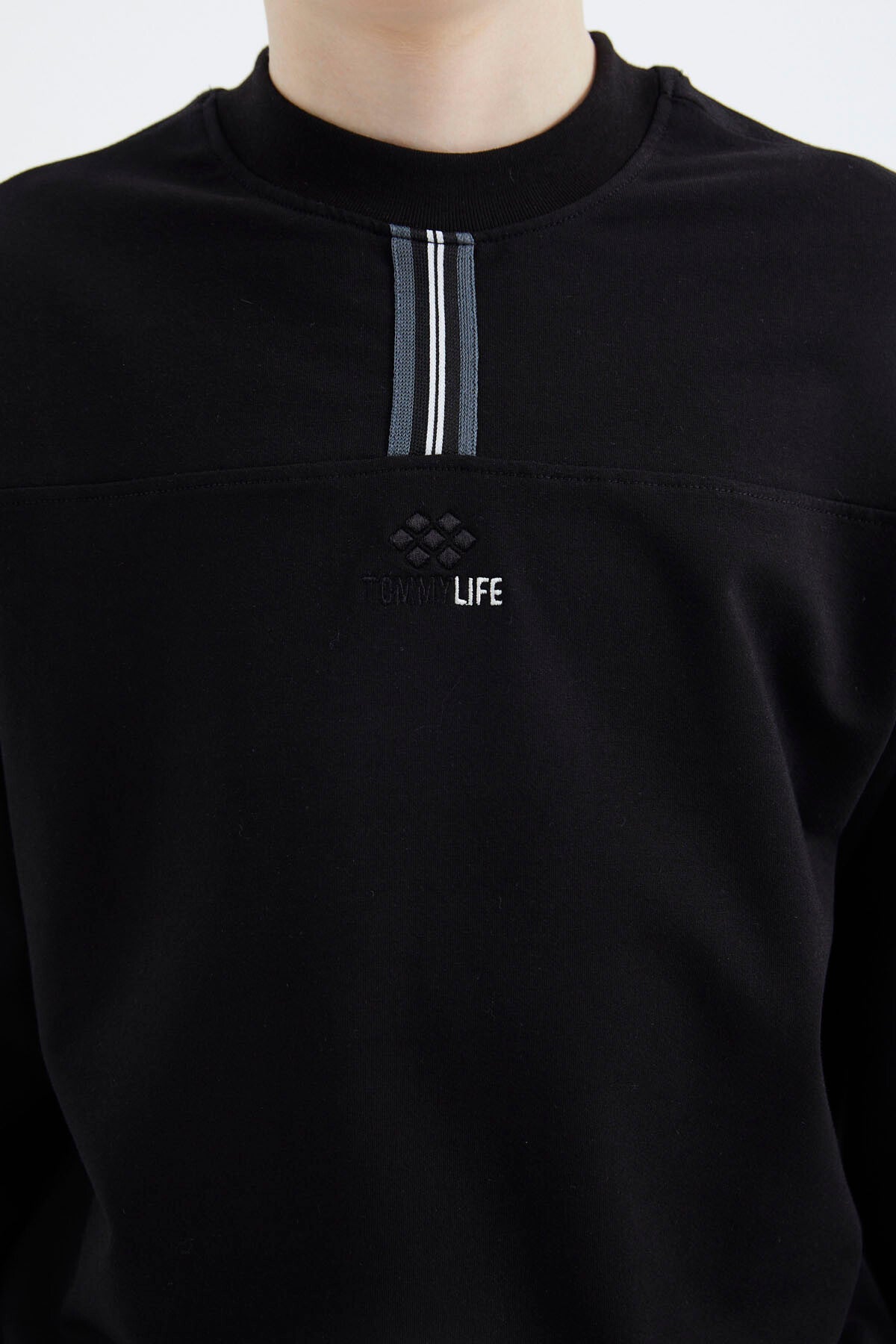 Black O Collar Boys' Sweatshirt - 11178