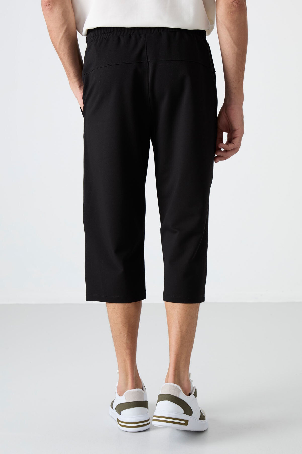 Black Front Pocket Detailed Standard Fit Classic Hem Men's Capri - 83092