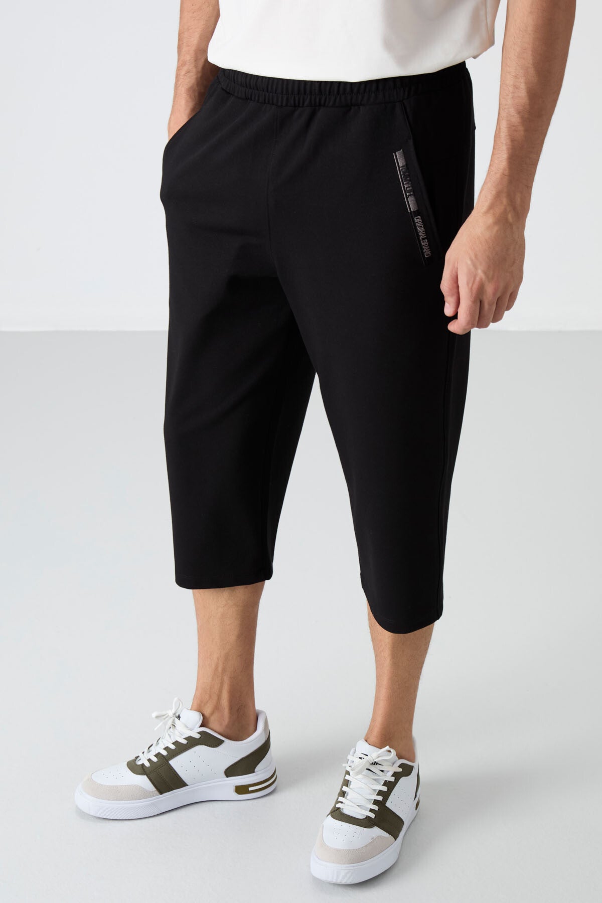 Black Front Pocket Detailed Standard Fit Classic Hem Men's Capri - 83092