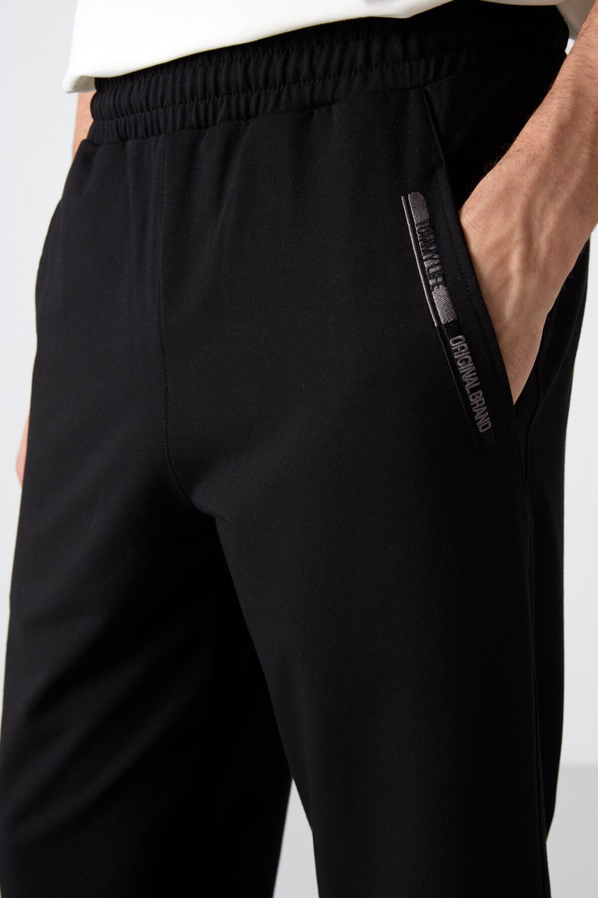 Black Front Pocket Detailed Standard Fit Classic Hem Men's Capri - 83092