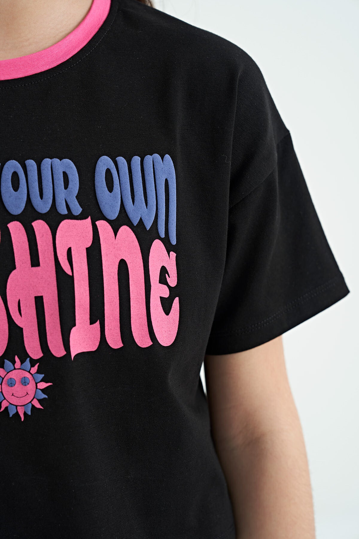 Black Color Print O Collar Oversize Short Sleeve Girl's T-Shirt - 75111
