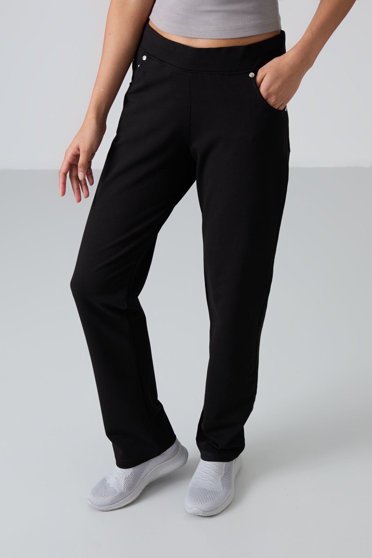 Black Stone Detailed Pocketed Comfort Fit Classic Cuff Women's Tracksuit Bottom - 94007