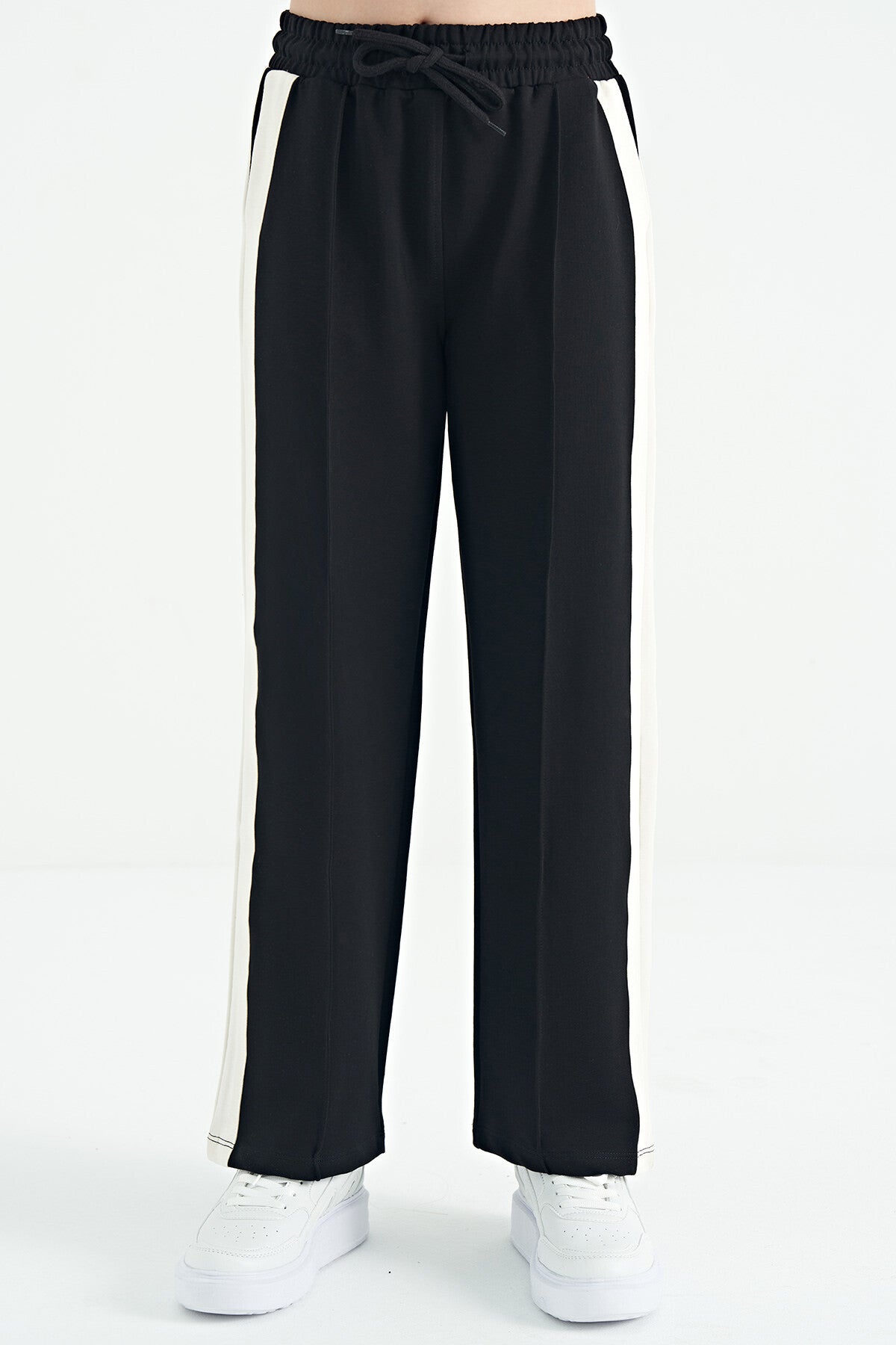 Black Side Striped Detailed Laced Relax Fit Wide Leg Girls' Tracksuit Bottom - 75119