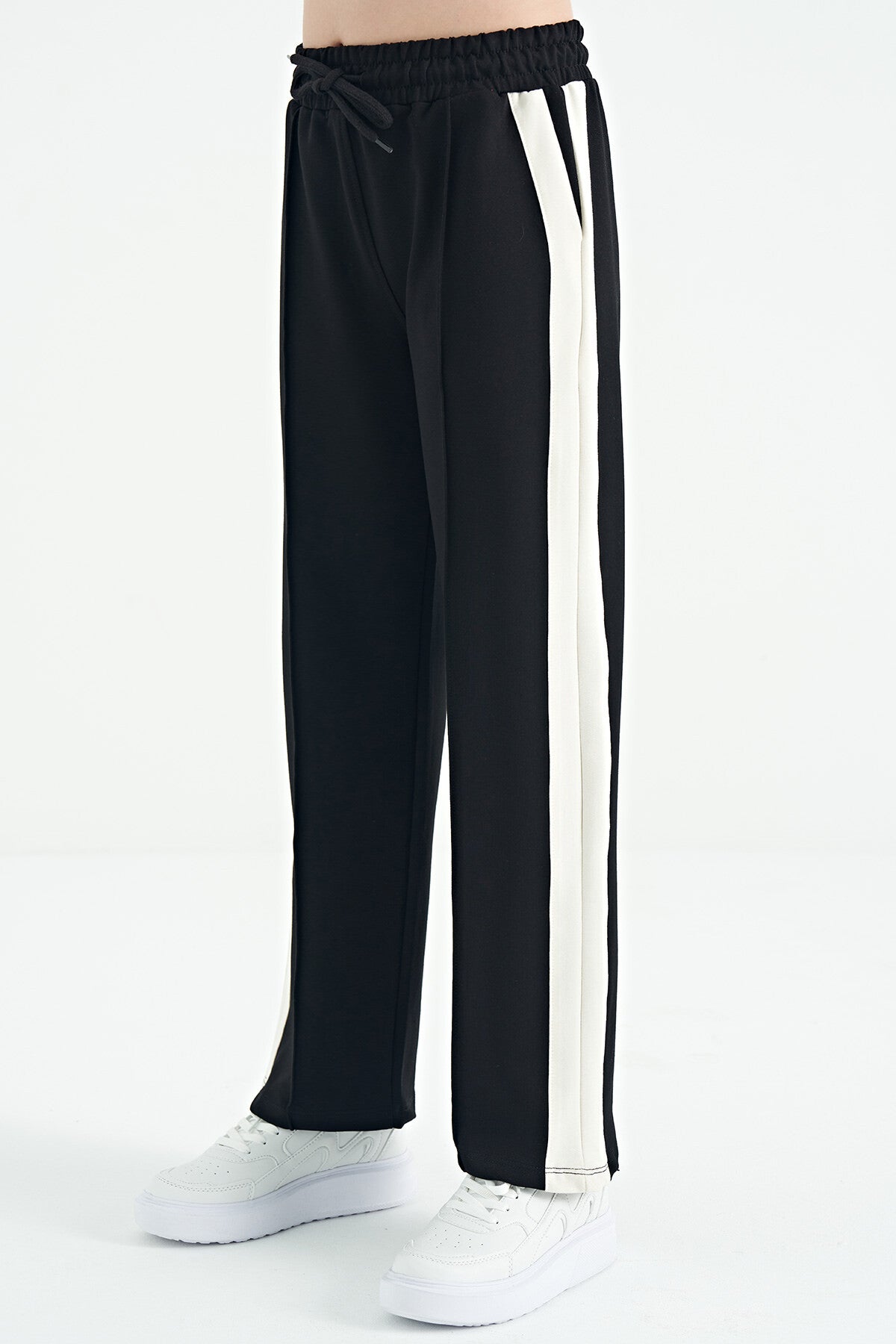 Black Side Striped Detailed Laced Relax Fit Wide Leg Girls' Tracksuit Bottom - 75119