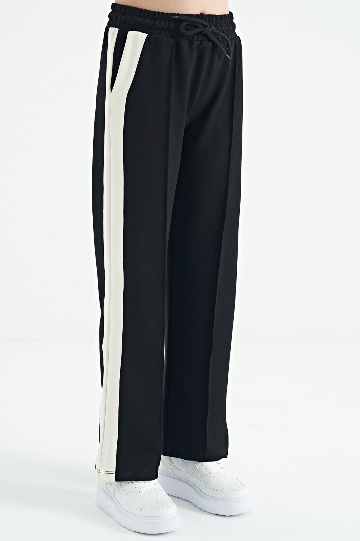 Black Side Striped Detailed Laced Relax Fit Wide Leg Girls' Tracksuit Bottom - 75119