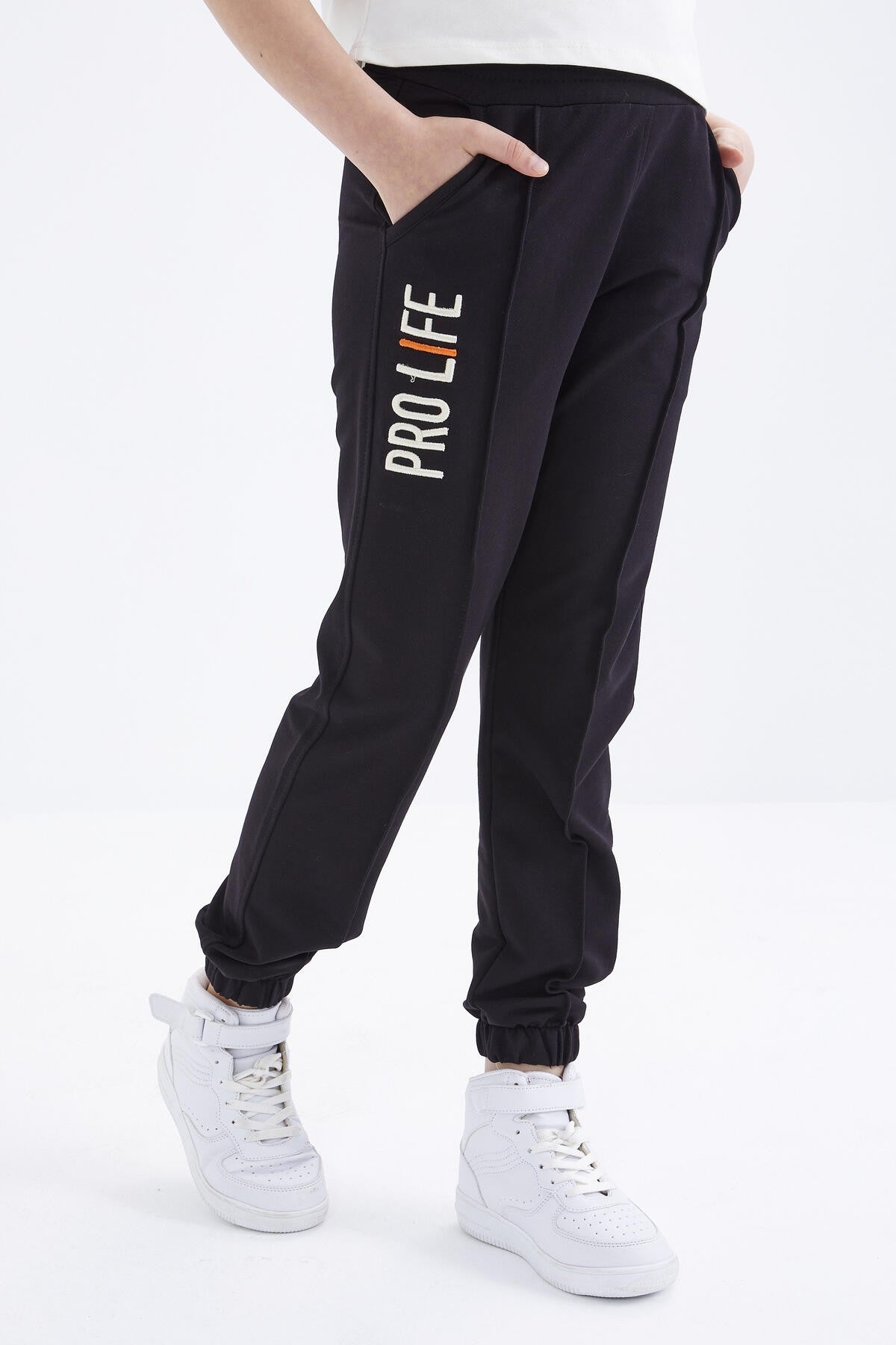 Black Embroidered Laced Standard Fit Elastic Cuff Girls' Tracksuit Bottom - 75050