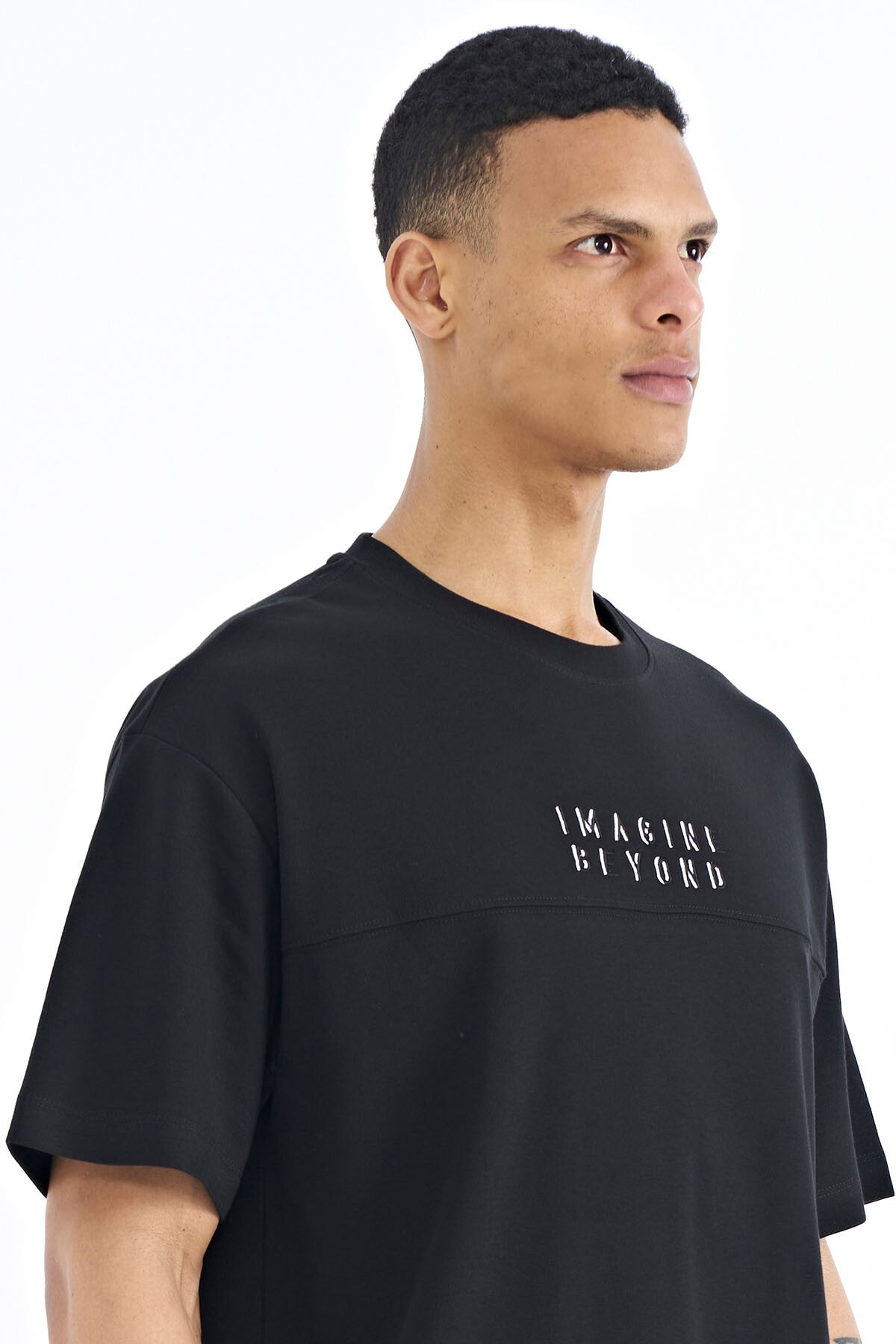Black Embroidered Oversize O Collar Men's T-Shirt - 88178