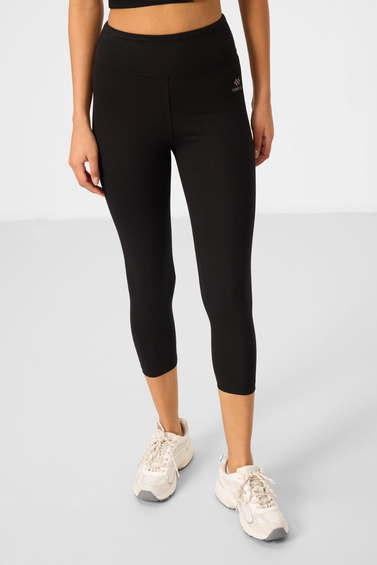 Black High Waist Capri-Crop T-Shirt Slim Fit Women's Tights Set - 95285
