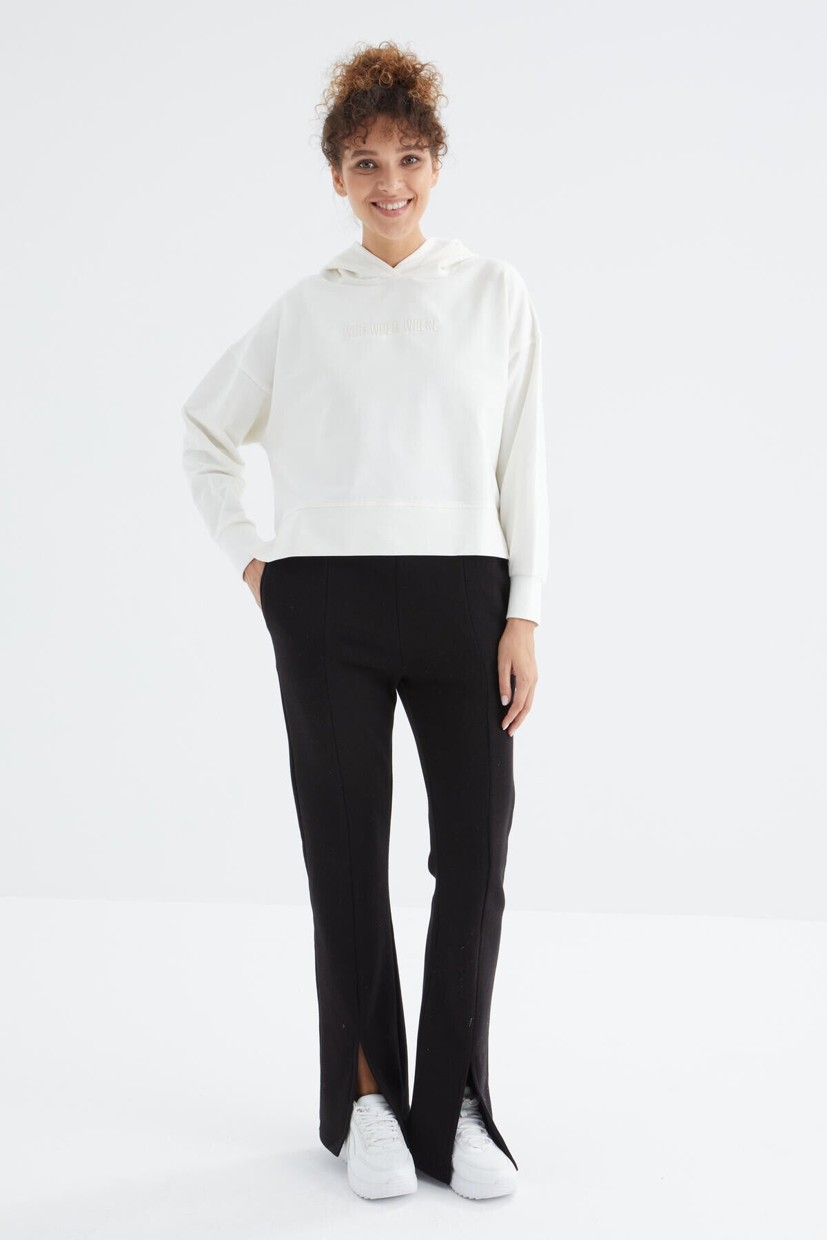 Black High Waist Front Slit Detailed Side Pocket Comfortable Fit Women's Tracksuit Bottom - 94625
