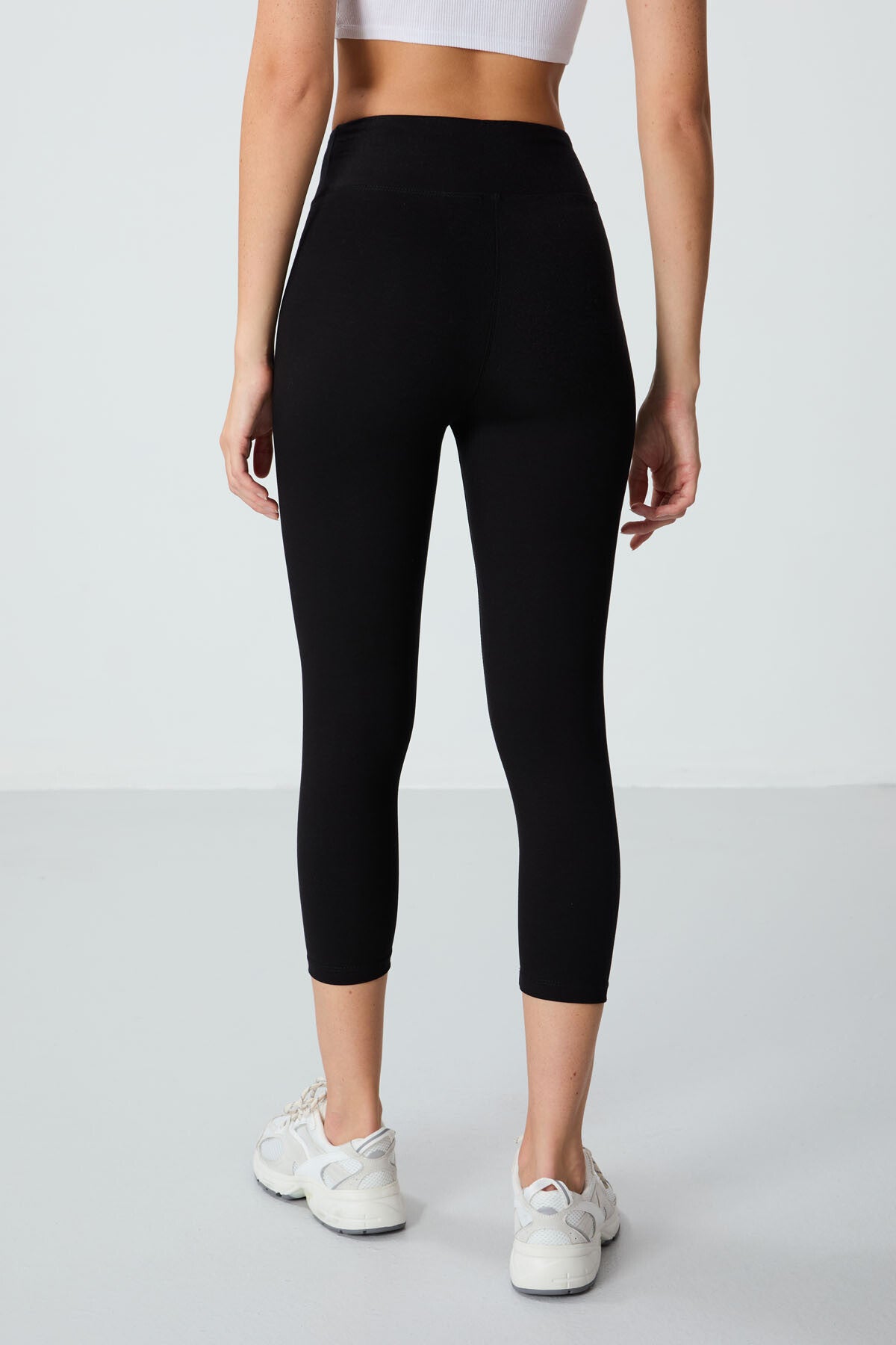 Black high waist slim fit narrow sleeve women capri tights - 93097