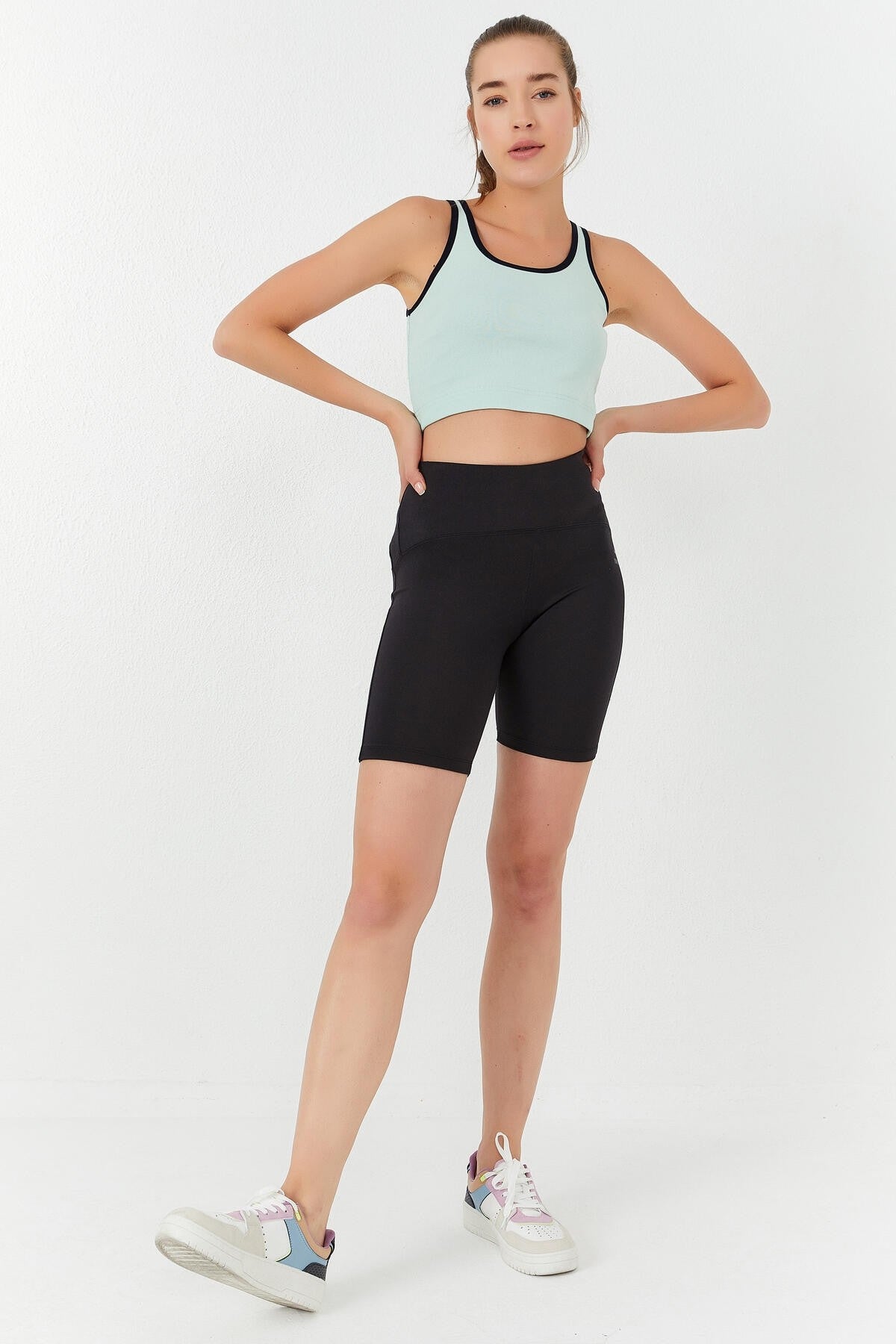 Light Green Basic Zero Sleeve Narrow Fit U Neck Women's Crop Top Singlet - 97162