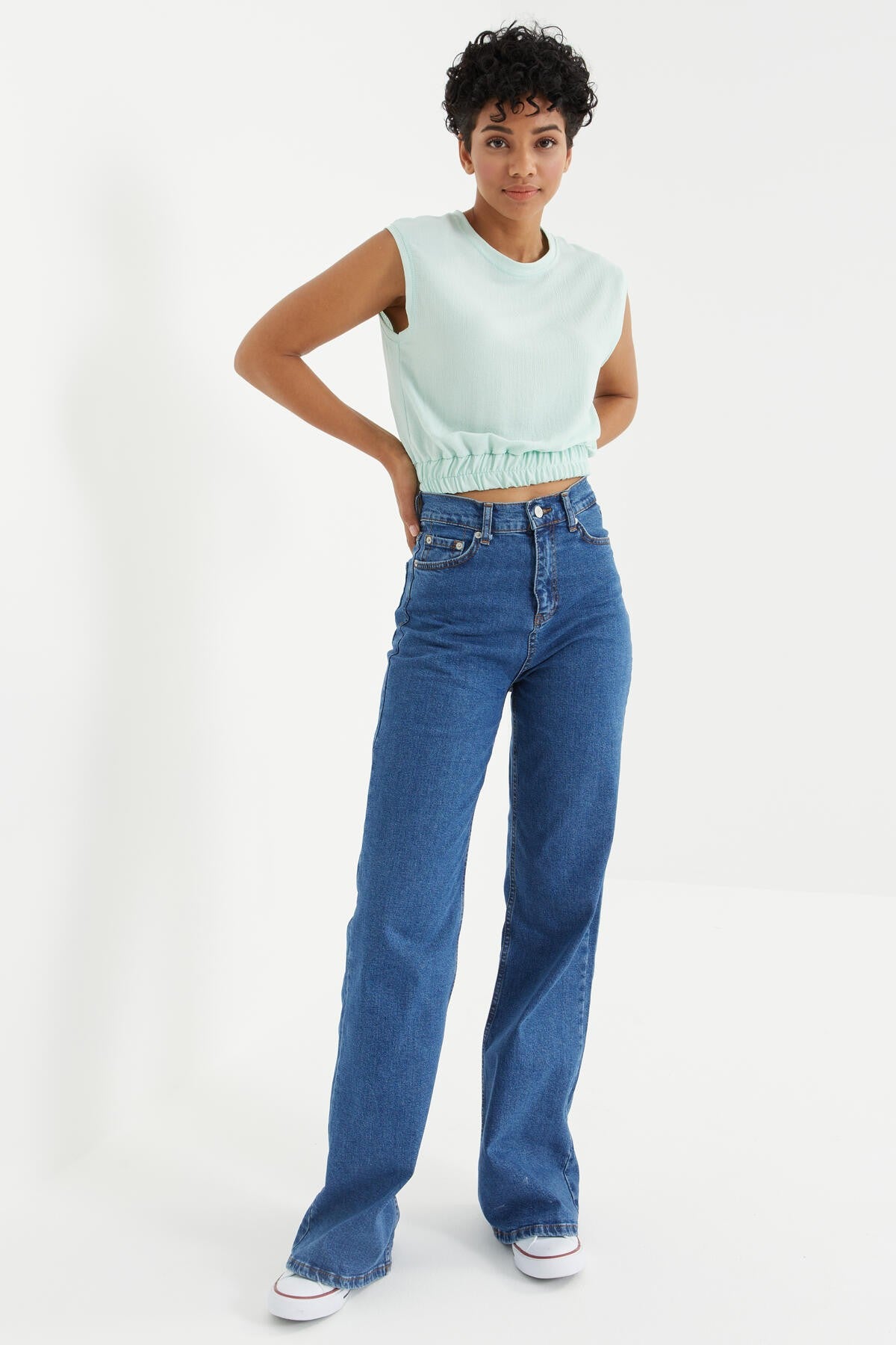 Light Green O Collar Sleeveless Stretch Crinkled Fabric Women's Crop Top T-Shirt - 97226