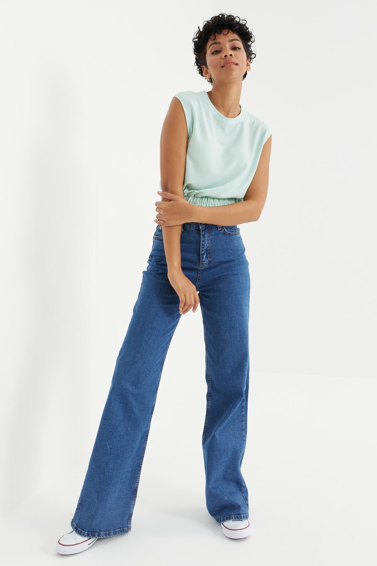 Light Green O Collar Sleeveless Stretch Crinkled Fabric Women's Crop Top T-Shirt - 97226