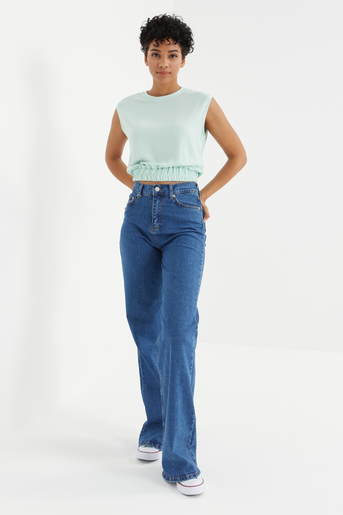 Light Green O Collar Sleeveless Stretch Crinkled Fabric Women's Crop Top T-Shirt - 97226
