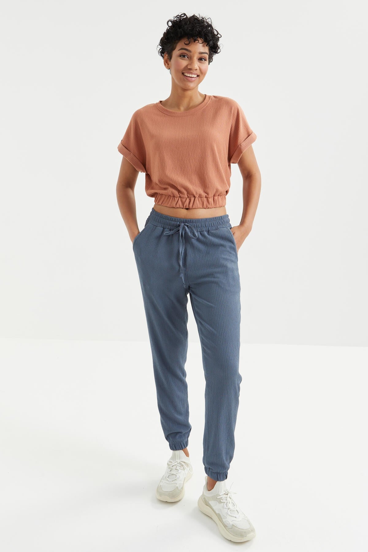 Cinnamon Basic O Collar Waist Elastic Crinkle Fabric Women's Crop Top T-Shirt - 97227