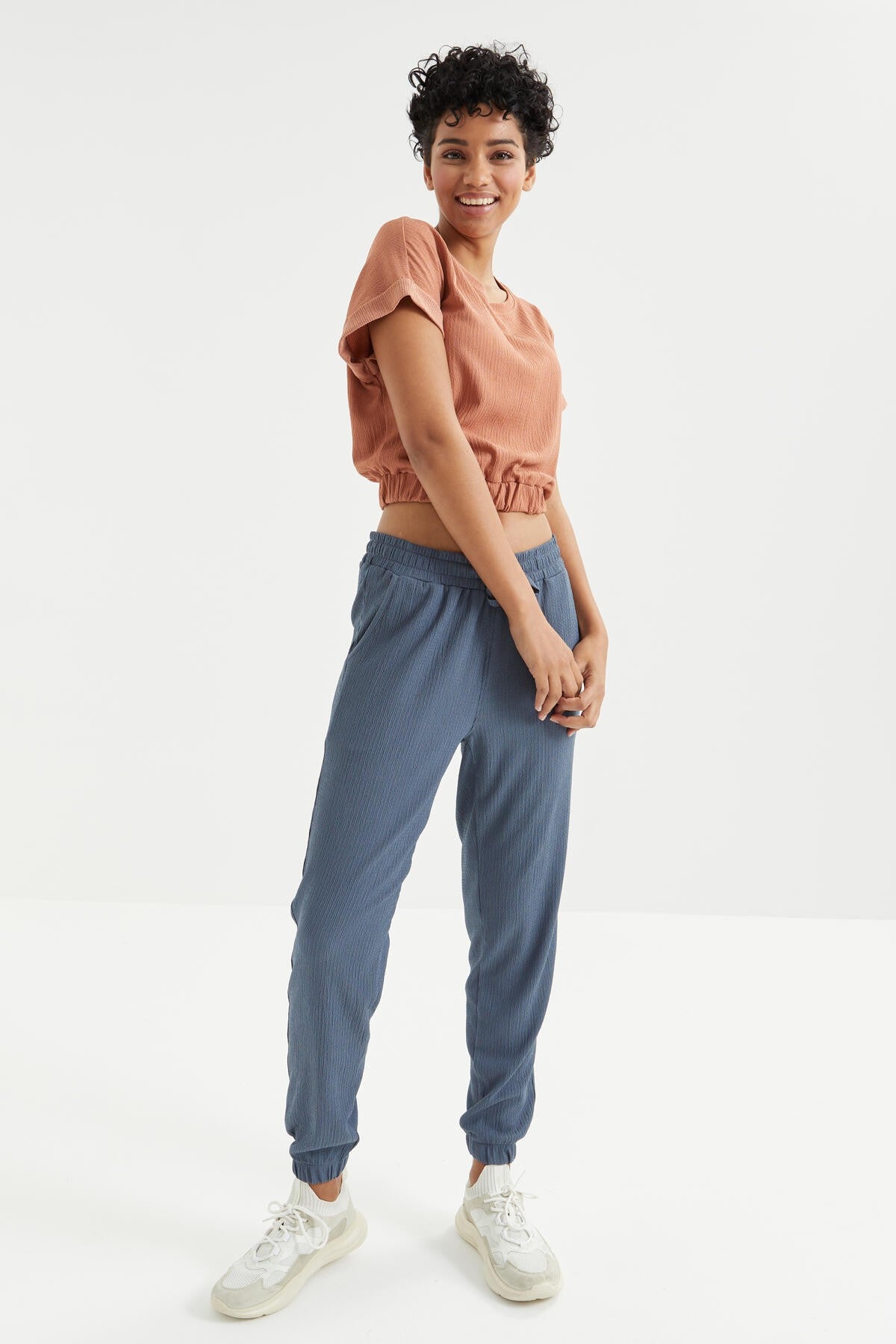 Cinnamon Basic O Collar Waist Elastic Crinkle Fabric Women's Crop Top T-Shirt - 97227