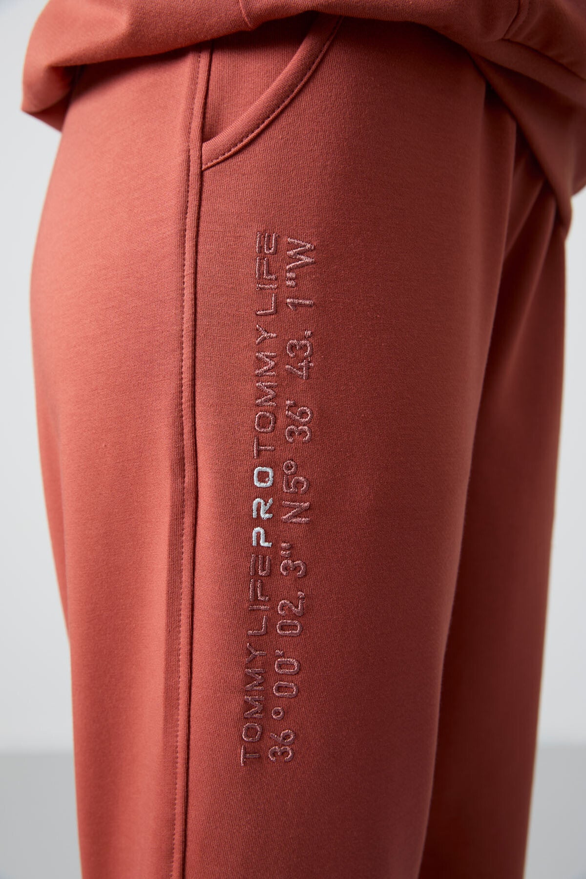 Cinnamon Hooded Kangaroo Pocket Oversize Elastic Cuff Women's Tracksuit Set - 95288