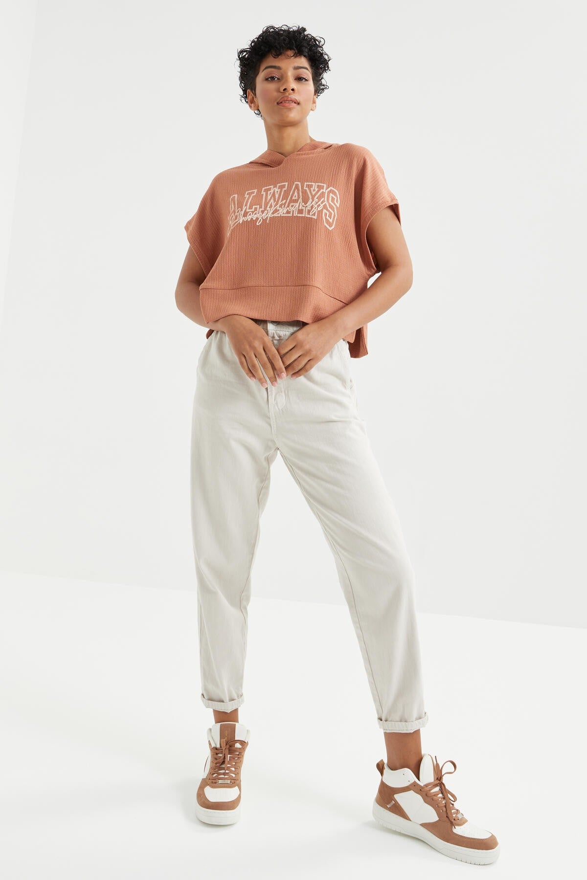 Cinnamon Print Hooded Oversize Crepe Fabric Women's Crop Top T-Shirt - 97229