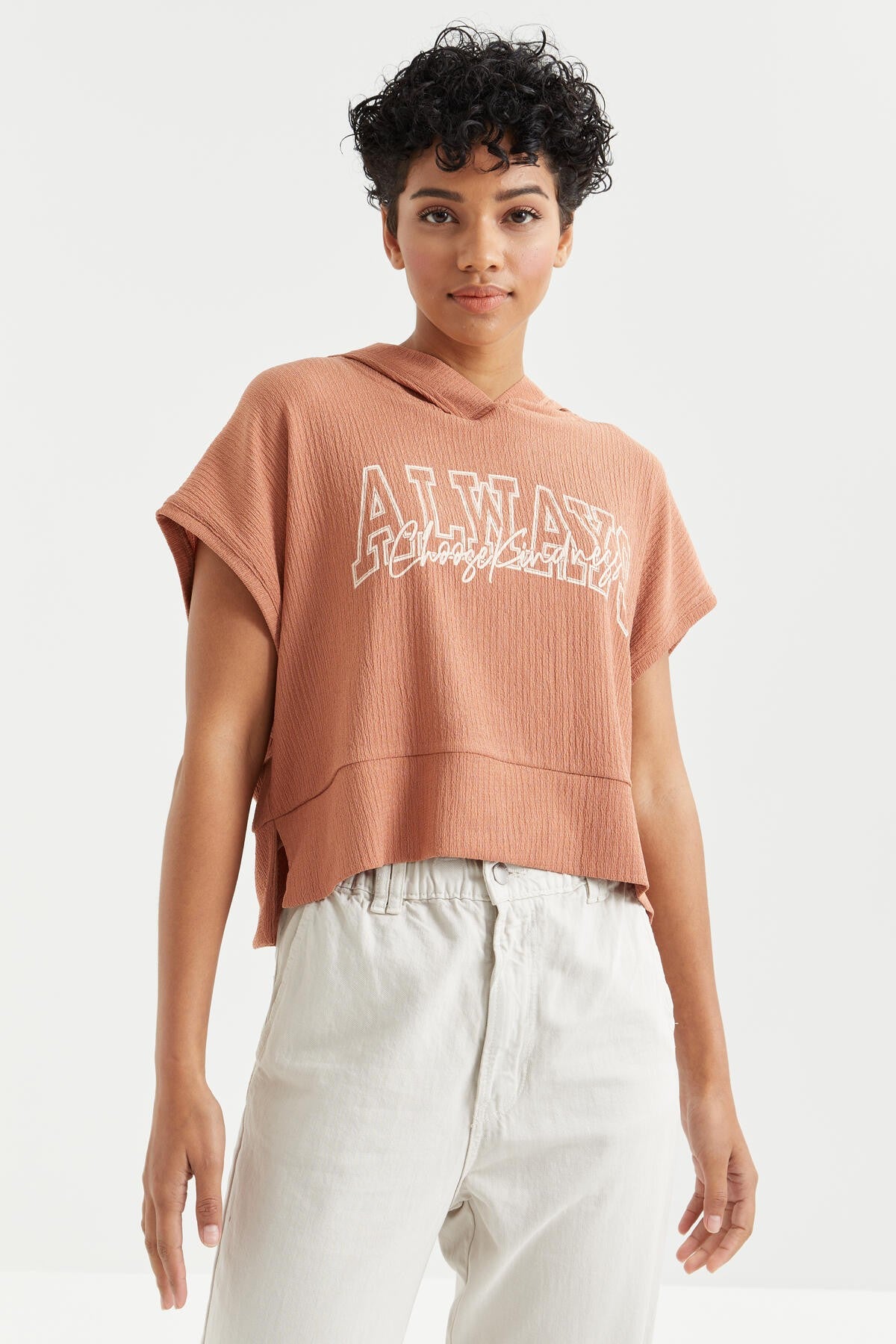 Cinnamon Print Hooded Oversize Crepe Fabric Women's Crop Top T-Shirt - 97229