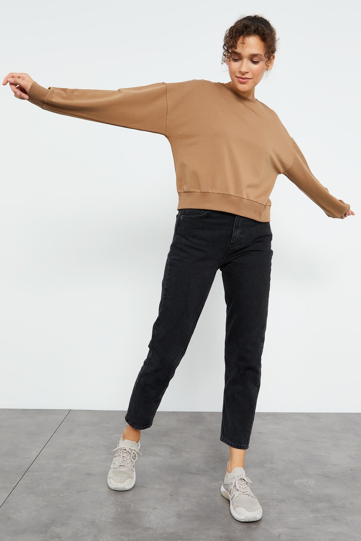 Basic Comfort Fit Round Neck Women's Sweatshirt - 97114