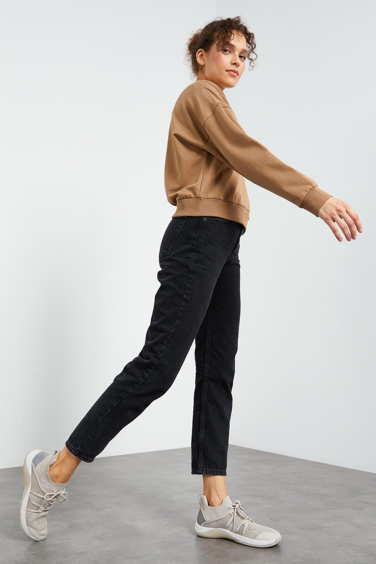 Basic Comfort Fit Round Neck Women's Sweatshirt - 97114