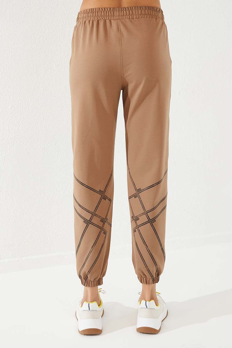 Women's Relaxed Fit Ribbed Cuff Tracksuit Bottom with Earth Tone Line Print - 94585