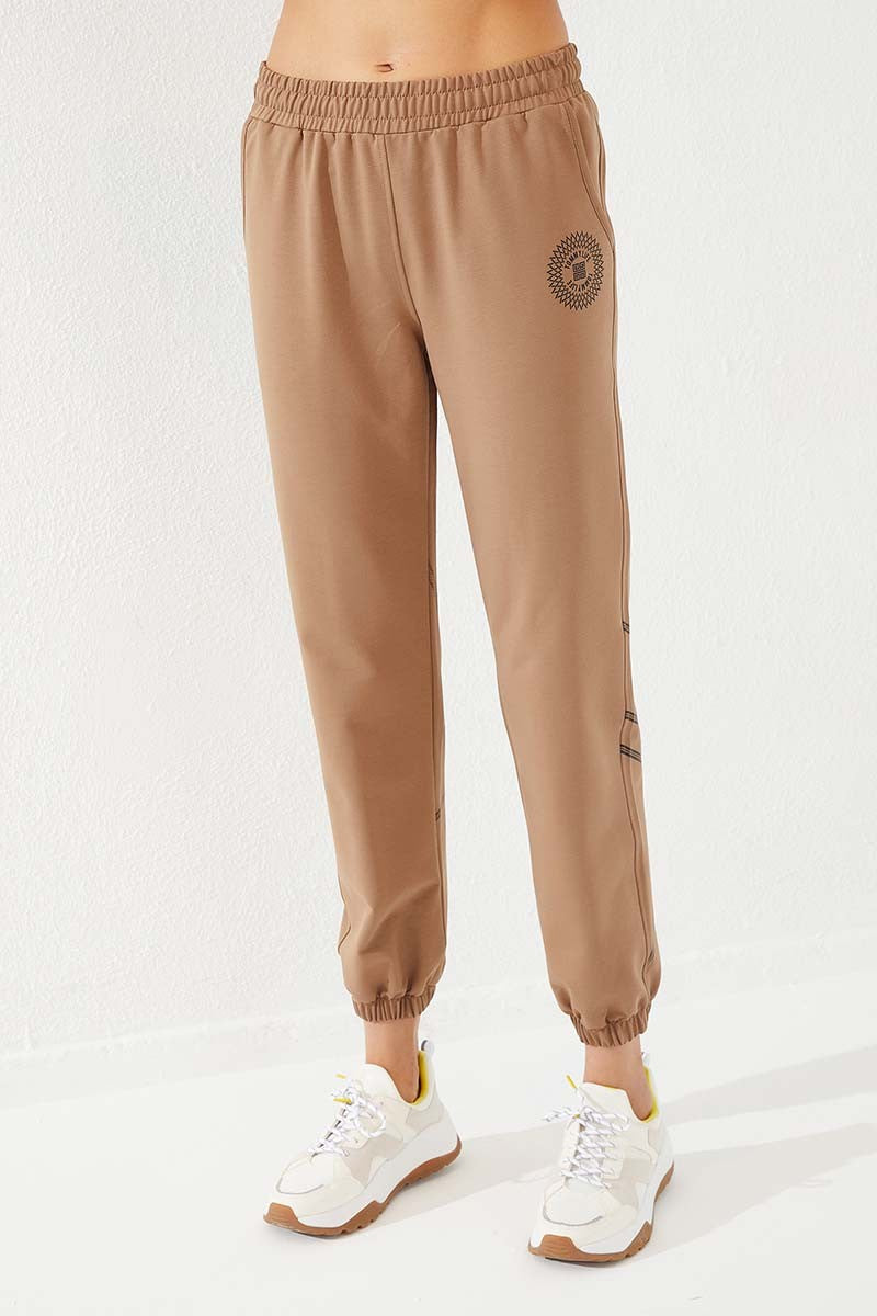 Women's Relaxed Fit Ribbed Cuff Tracksuit Bottom with Earth Tone Line Print - 94585