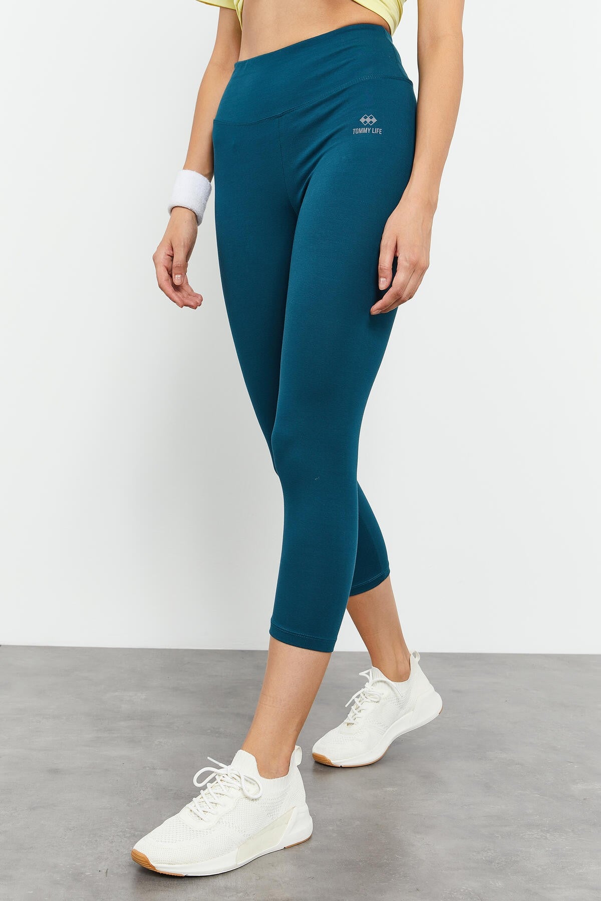 Emerald High Waist Slim Fit Tapered Leg Women's Capri Tights - 93097