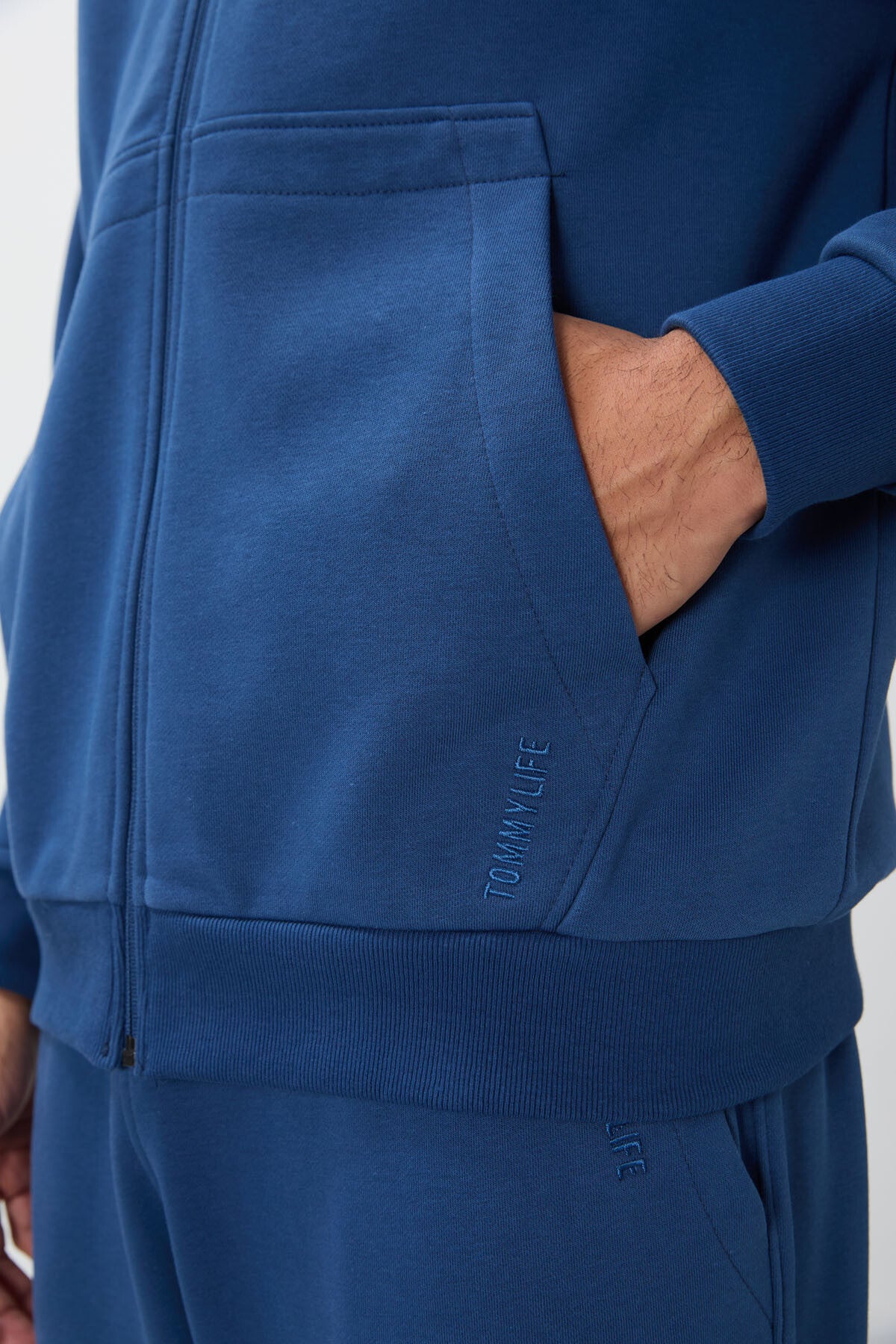 Parliament Compact Cotton Thick Smooth Textured Hooded Comfort Fit Men's Tracksuit Set - 85262