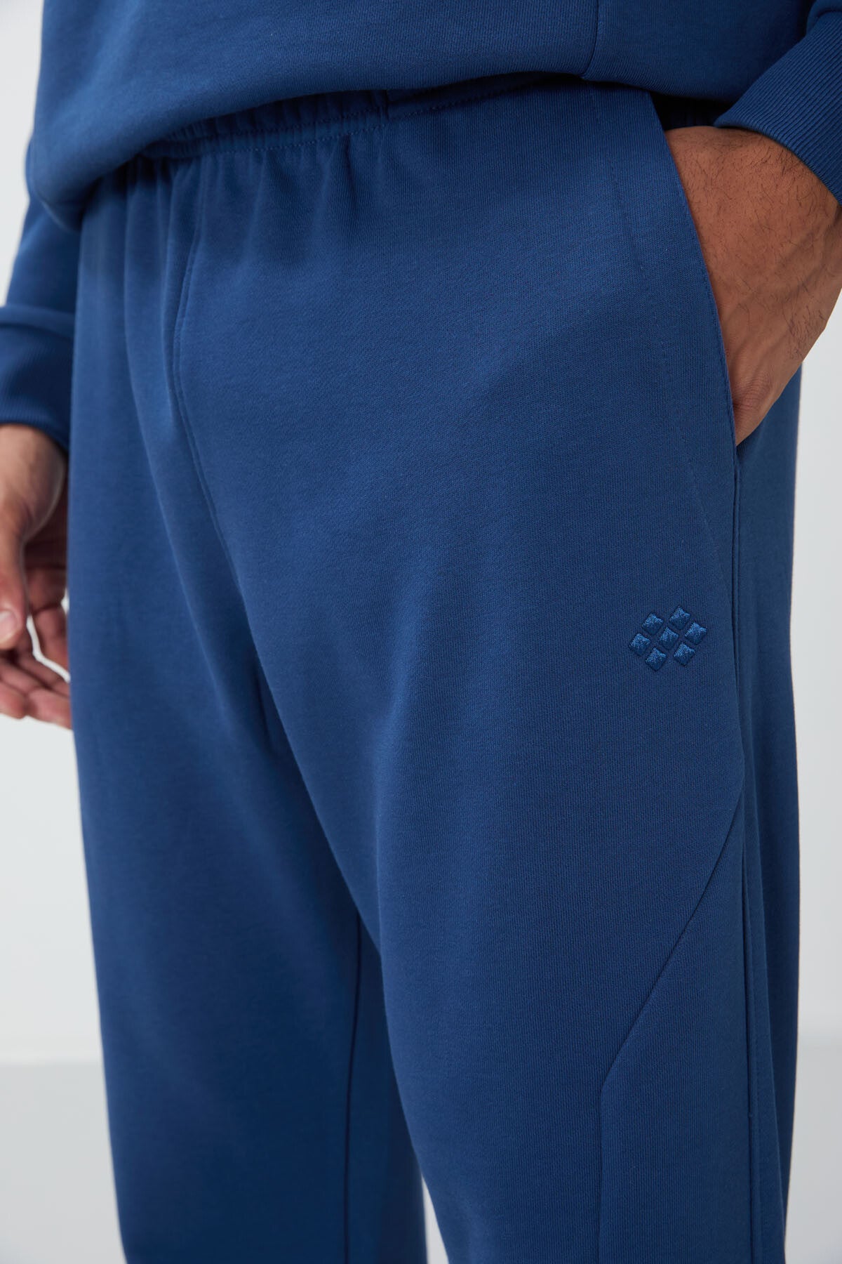 Parliament Compact Cotton Thick Smooth Textured O Collar Comfort Fit Men's Tracksuit Set -85263
