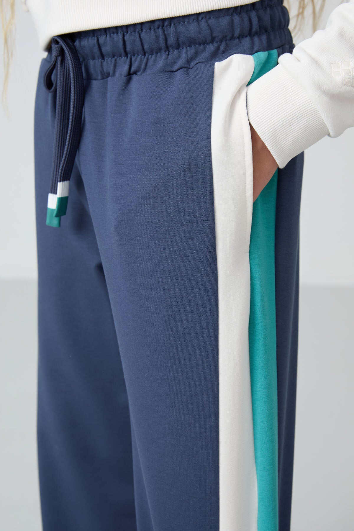 Petrol Detailed Pocket Wide Leg Girls' Tracksuit Bottom - 75141