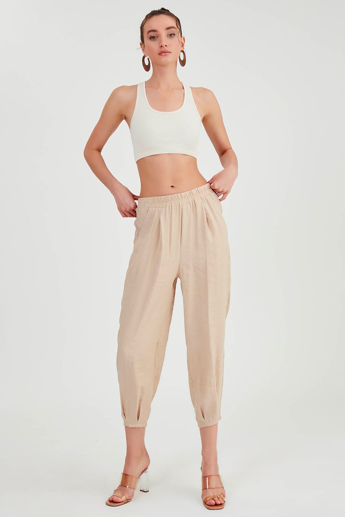 CROP TROUSERS WITH PLEATED-BACK COVER POCKET