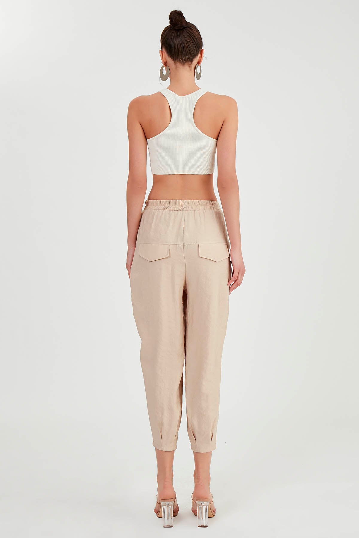 CROP TROUSERS WITH PLEATED-BACK COVER POCKET