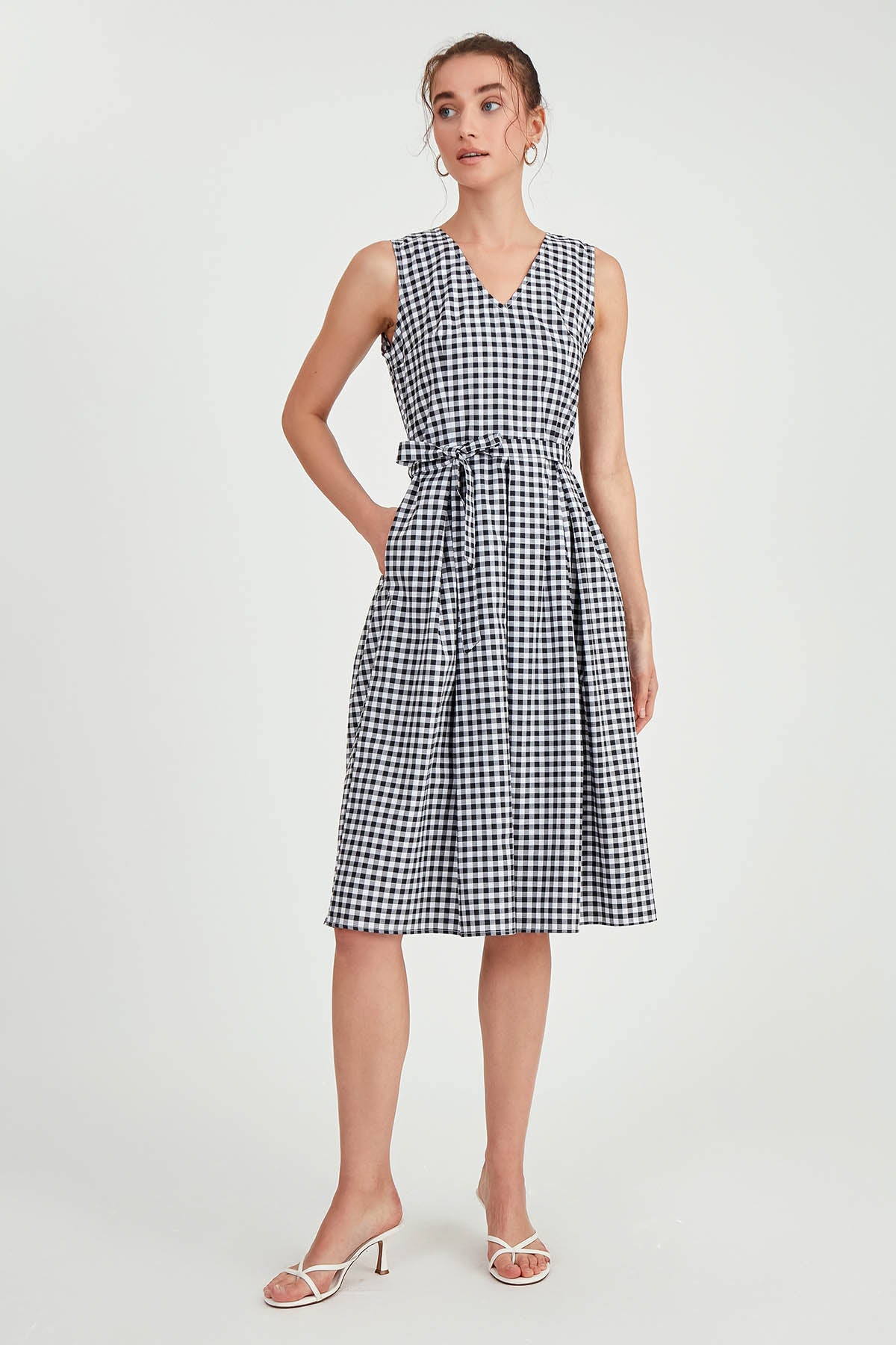 CHECKERED PATTERN BELT DRESS