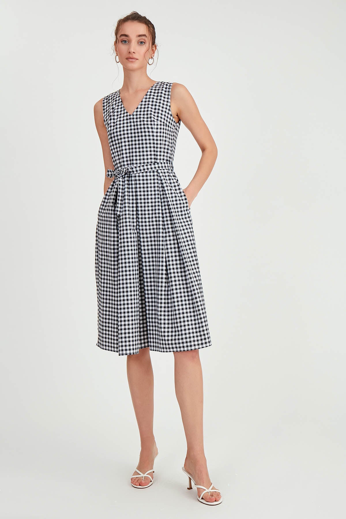 CHECKERED PATTERN BELT DRESS