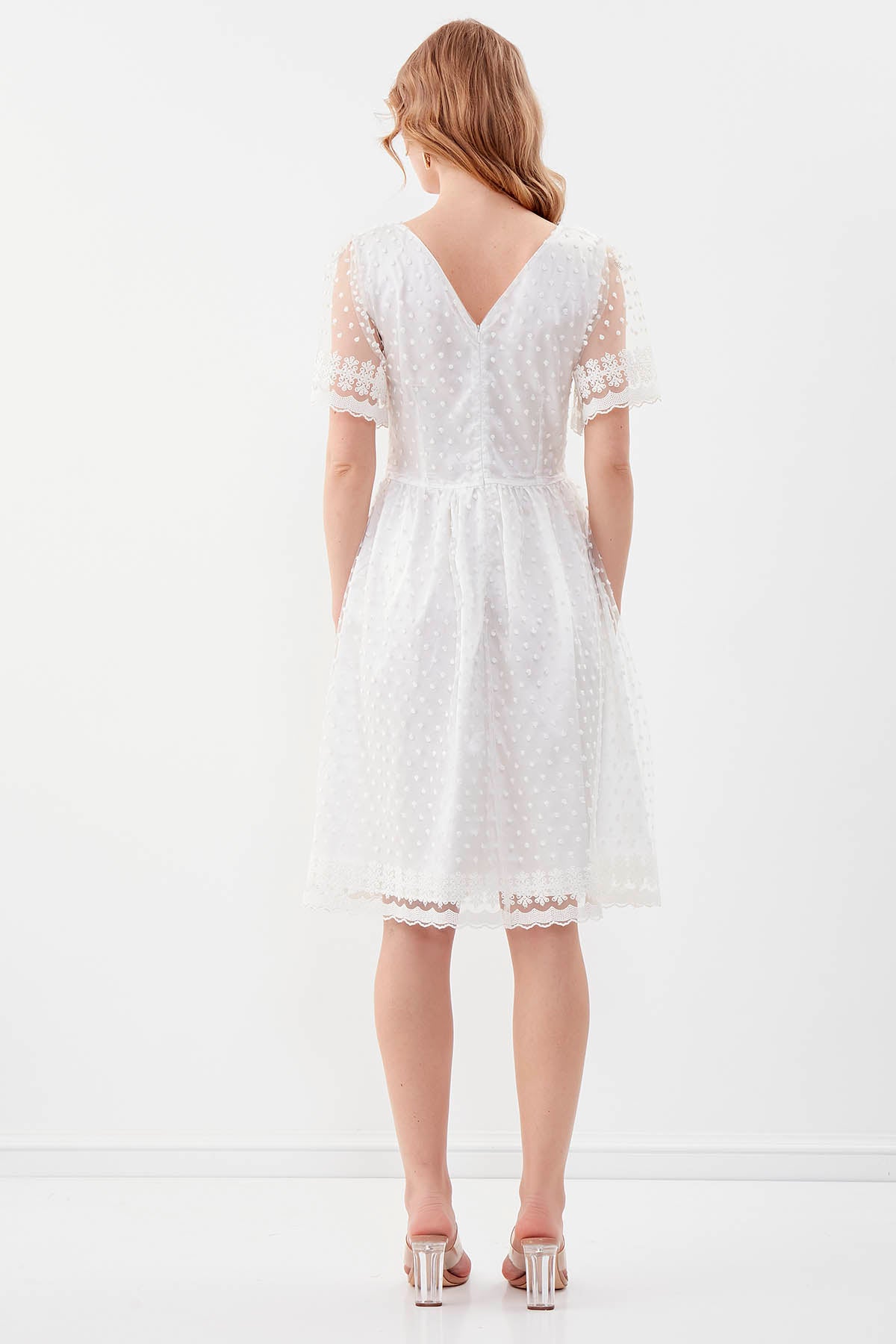 V COLLAR DRESS WITH DOT PATTERN