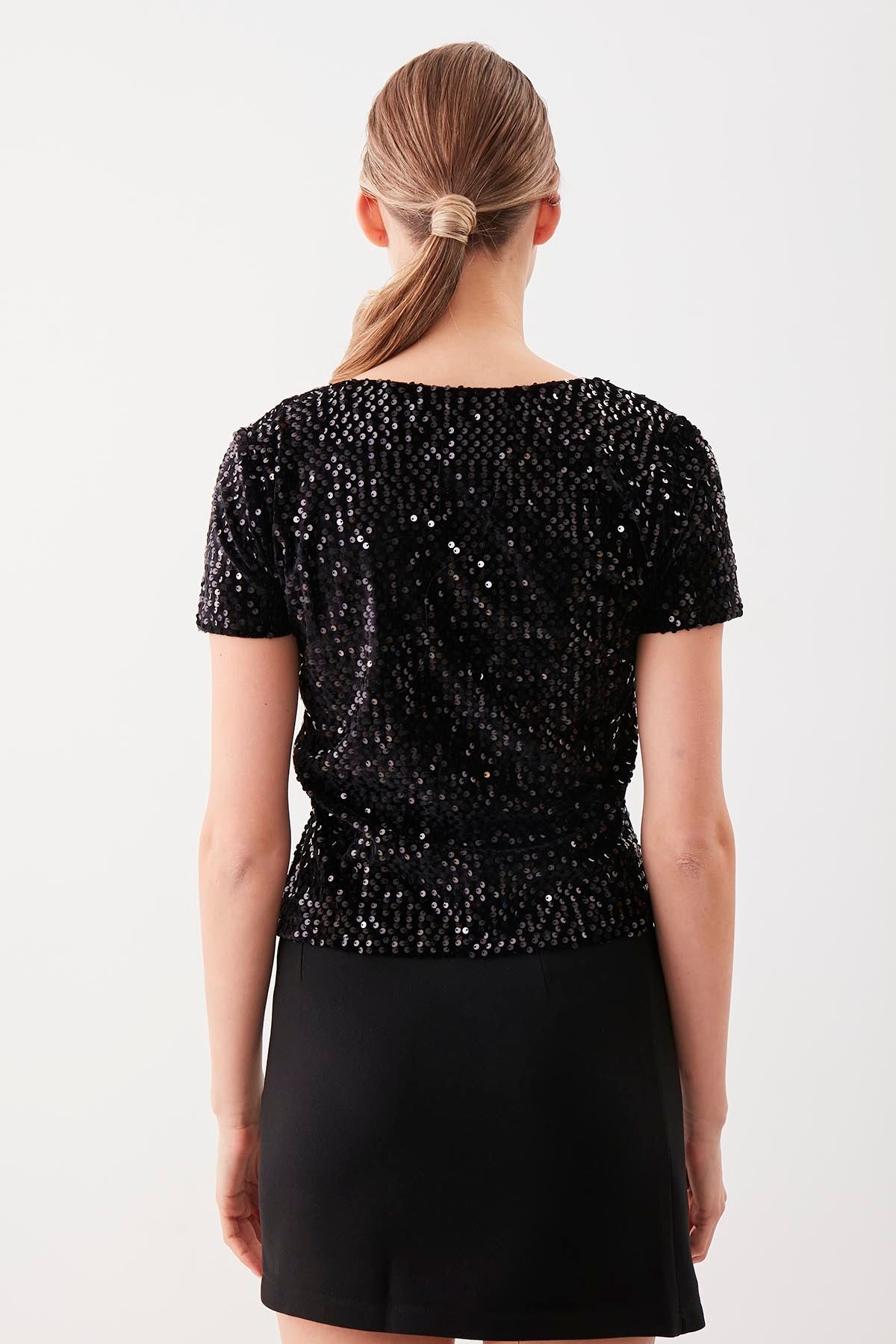 SEQUIN V COLLAR SHORT SLEEVE BLOUSE