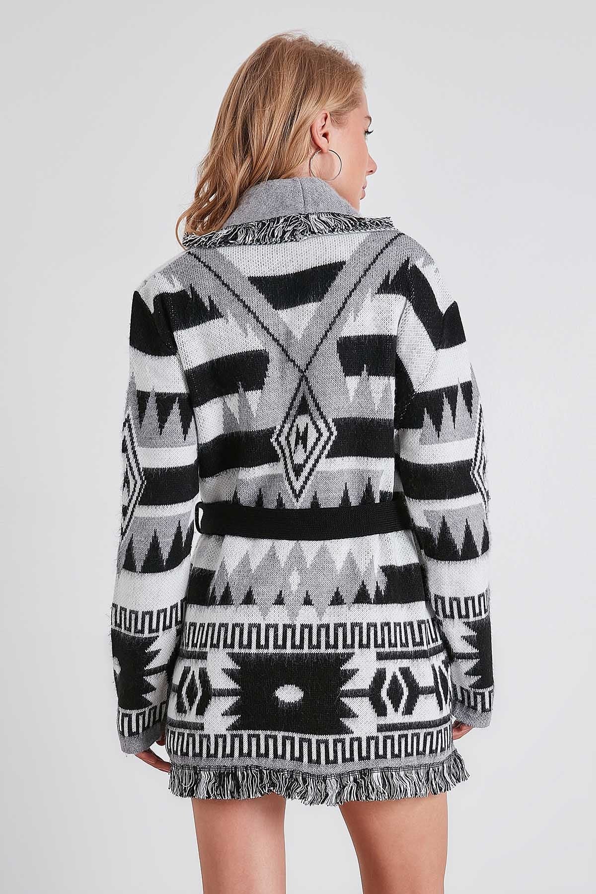 TASSEL PATTERN KNITTED CARDIGAN