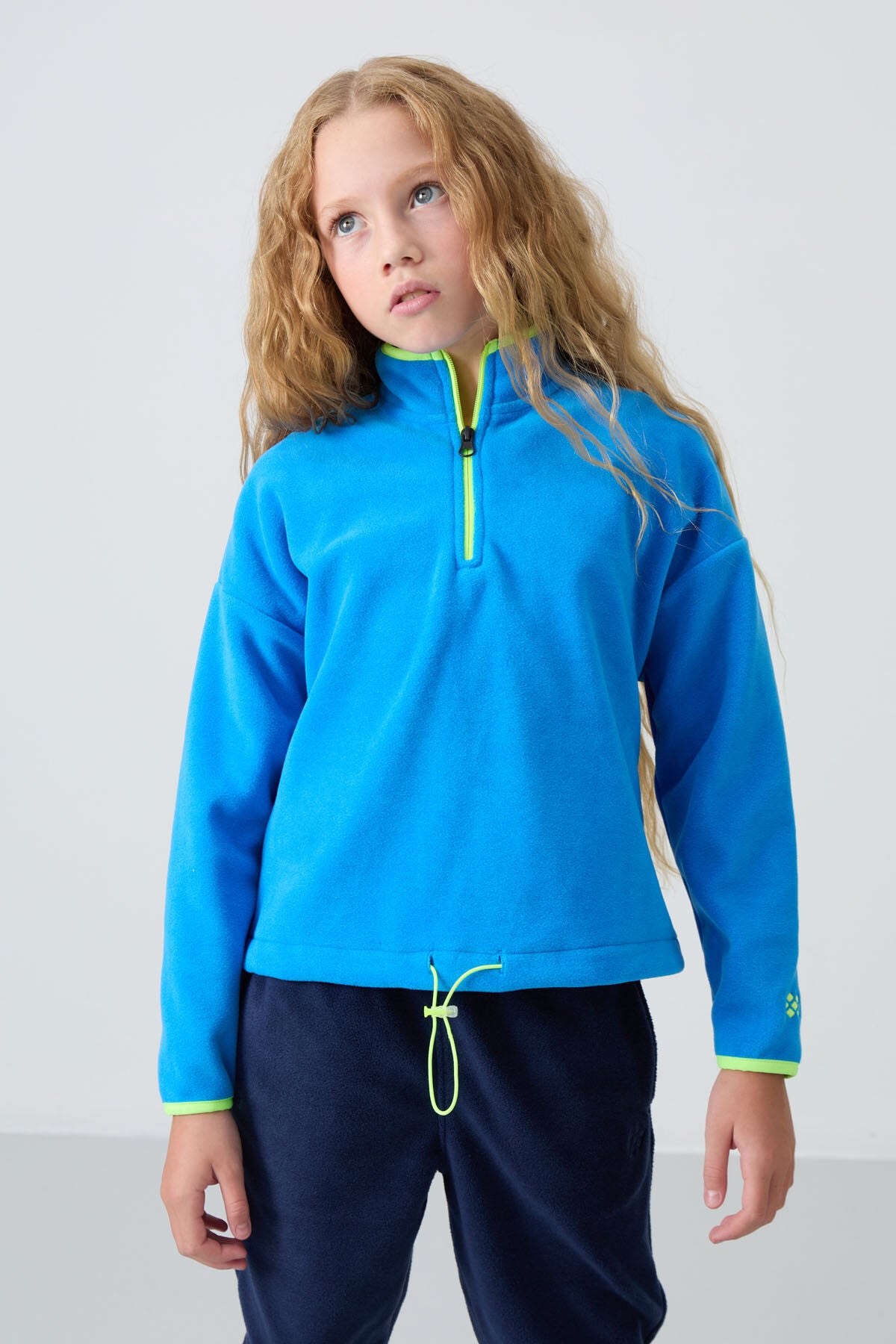 Thick Soft Textured Standard Fit Embroidered Fleece Girls' Sweatshirt - 75151