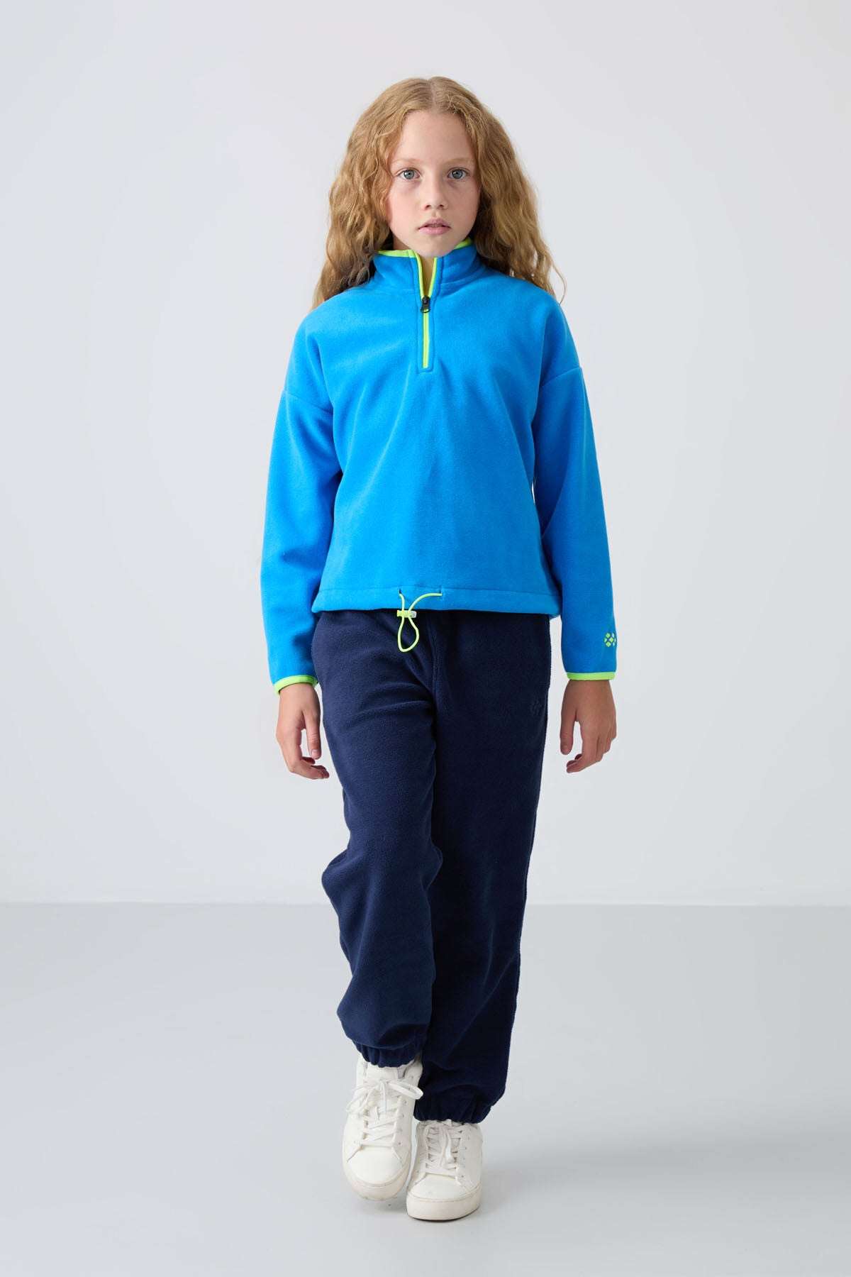 Thick Soft Textured Standard Fit Embroidered Fleece Girls' Sweatshirt - 75151