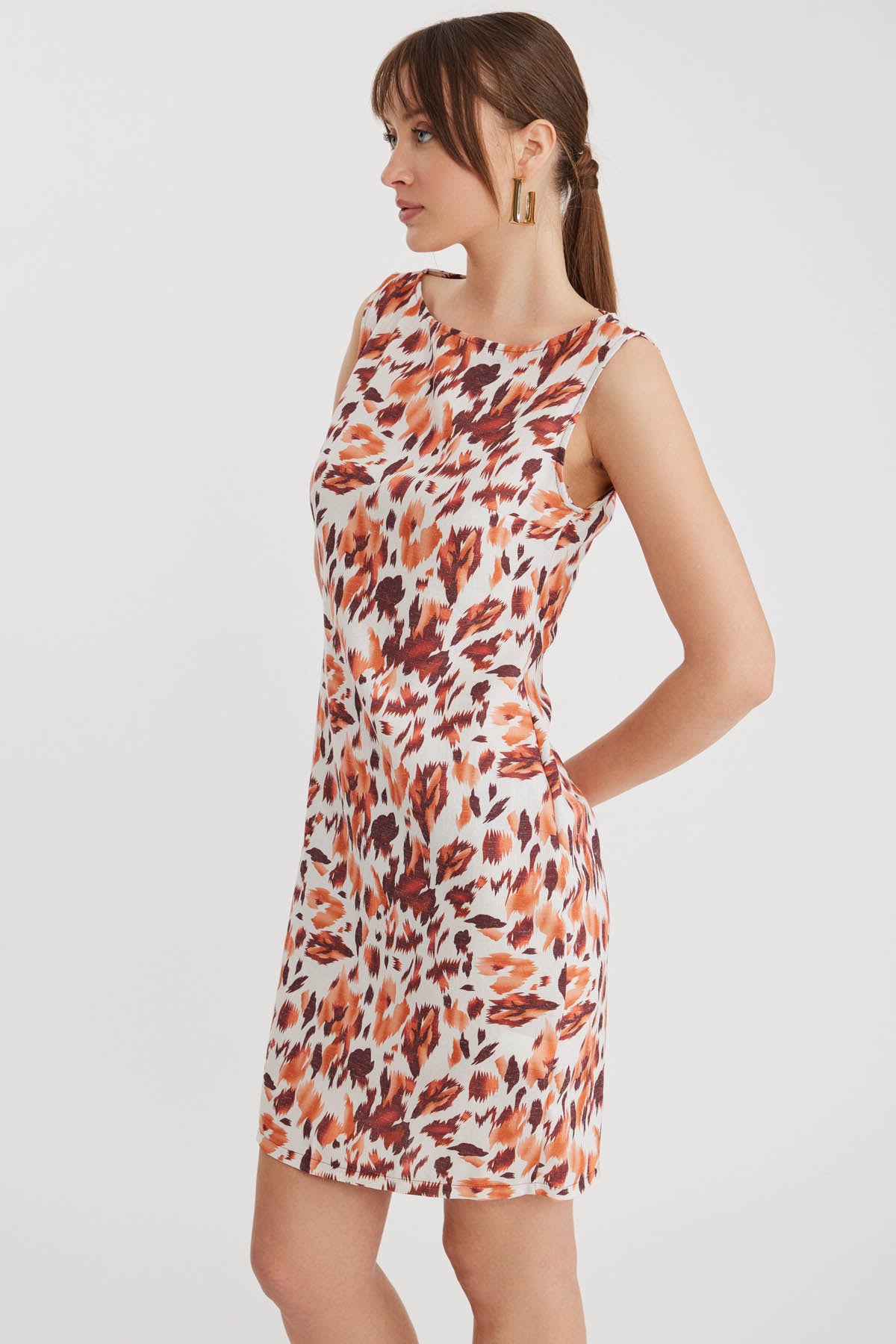 SLEEVELESS DRESS WITH AUTUMN PATTERN