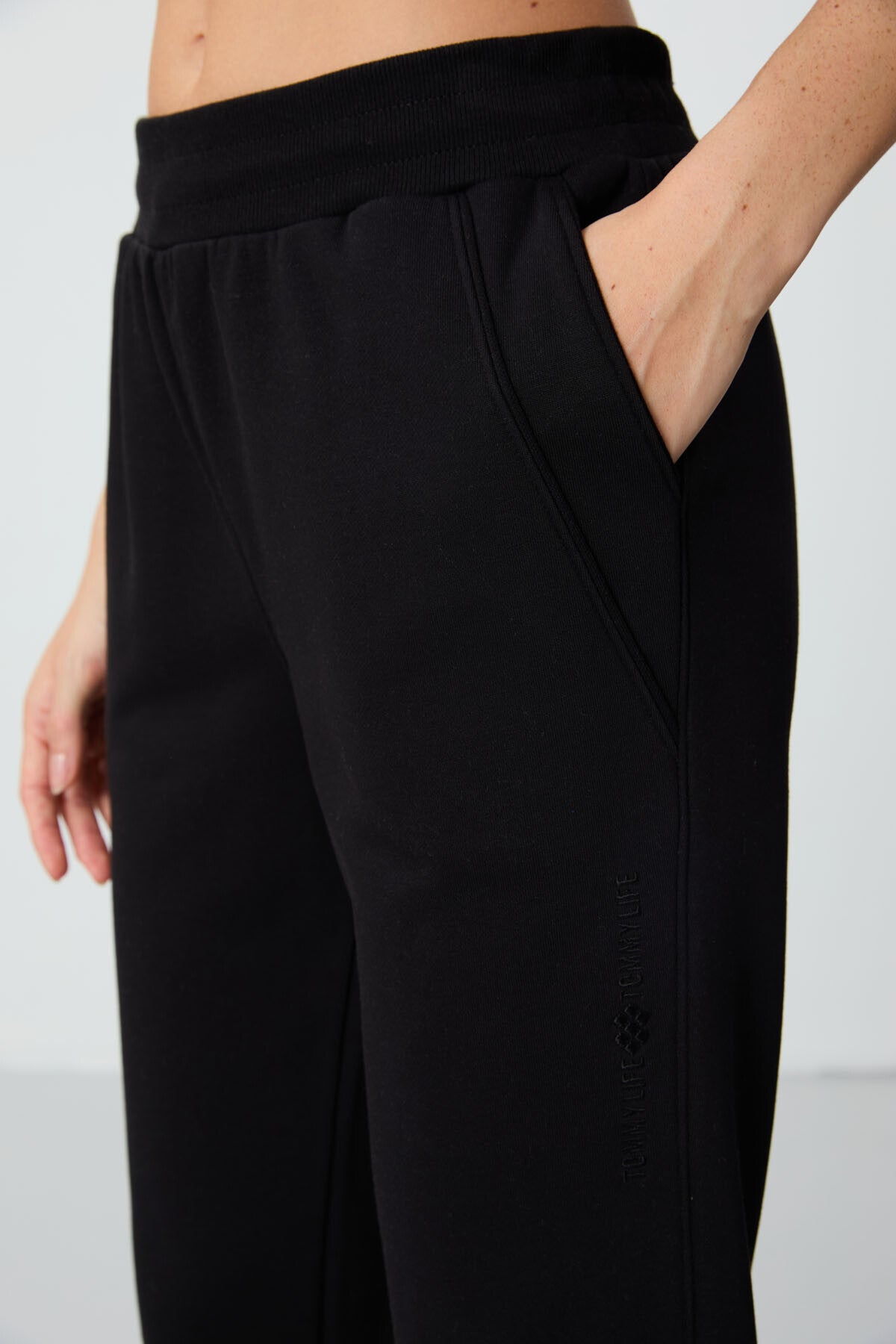 Black Compact Cotton Thick Smooth Textured Standard Fit Women's Tracksuit Bottom - 94660