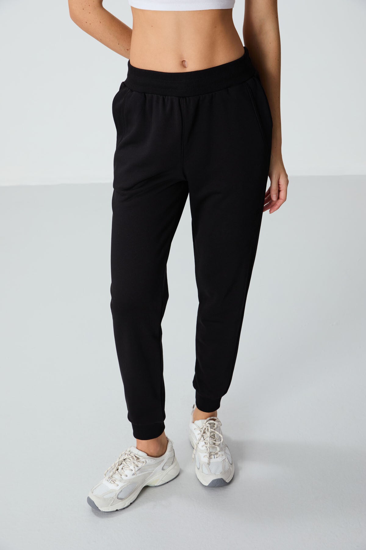 Black Compact Cotton Thick Smooth Textured Standard Fit Women's Tracksuit Bottom - 94660