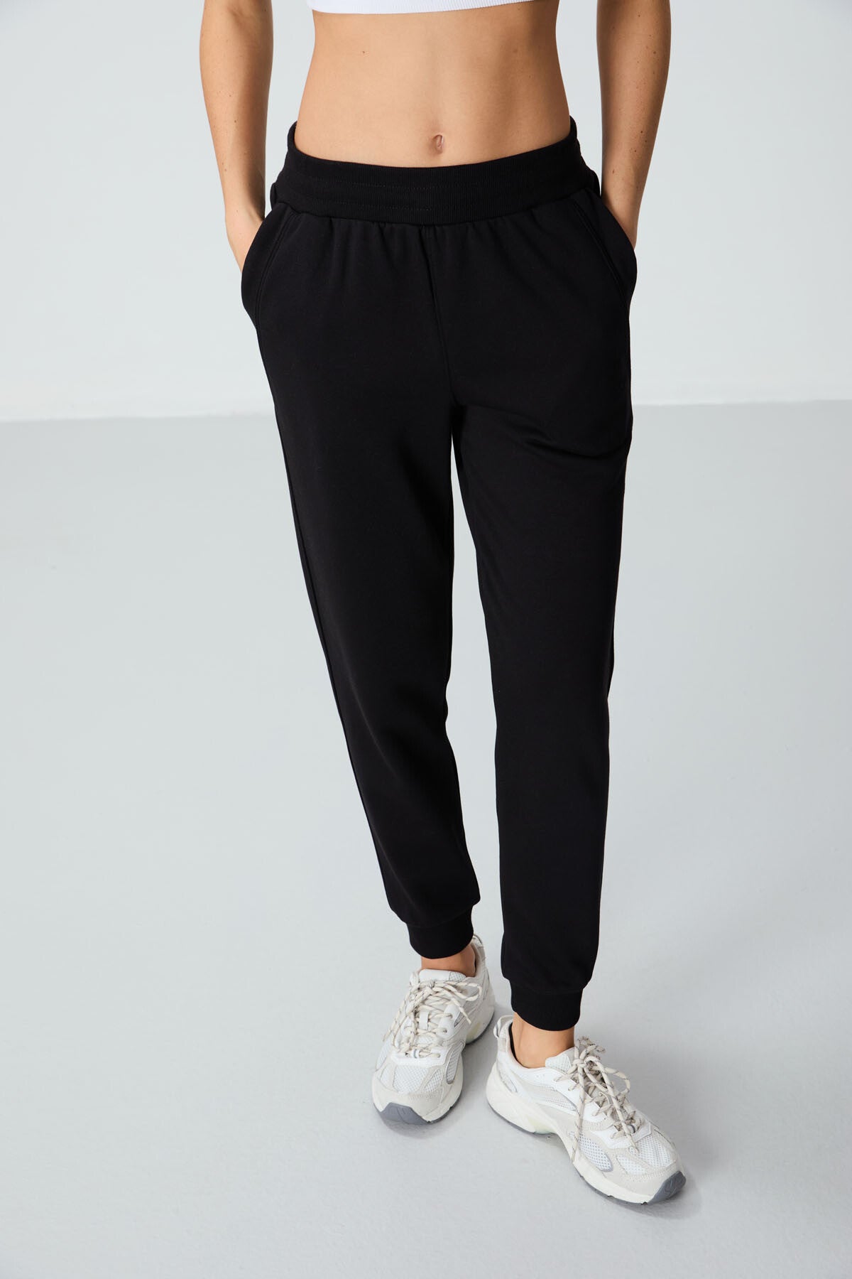 Black Compact Cotton Thick Smooth Textured Standard Fit Women's Tracksuit Bottom - 94660