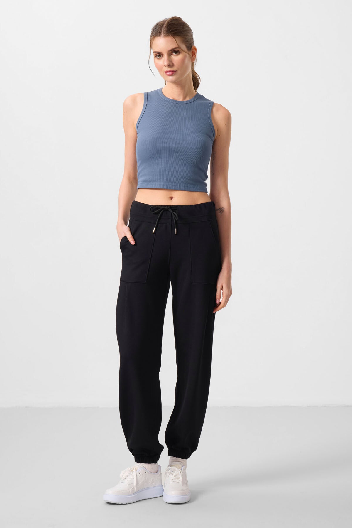 Black Soft Textured Pocket Detailed Comfort Fit Women's Trousers - 94672