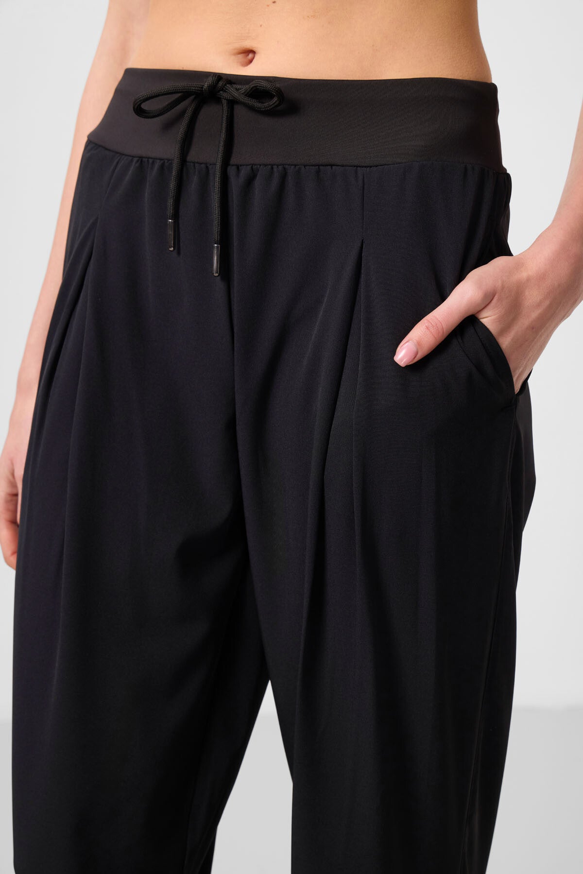 Black Polyester Pocketed Standard Fit Women's Trousers - 94677